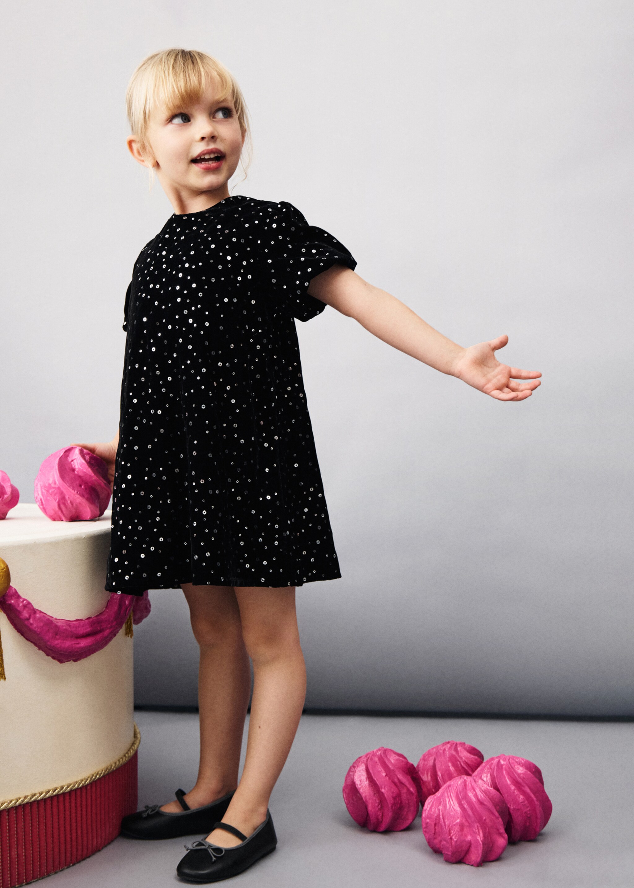 Short dress with sequins - Details of the article 1, Black. Ref: 17059101-00.