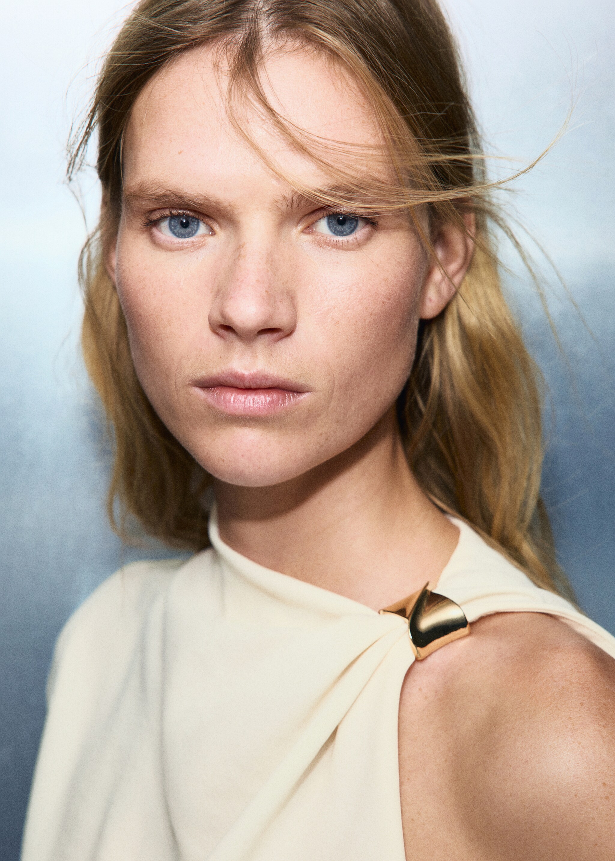 Asymmetric blouse with metallic detail - Details of the article 1, Ecru. Ref: 17059114-00.