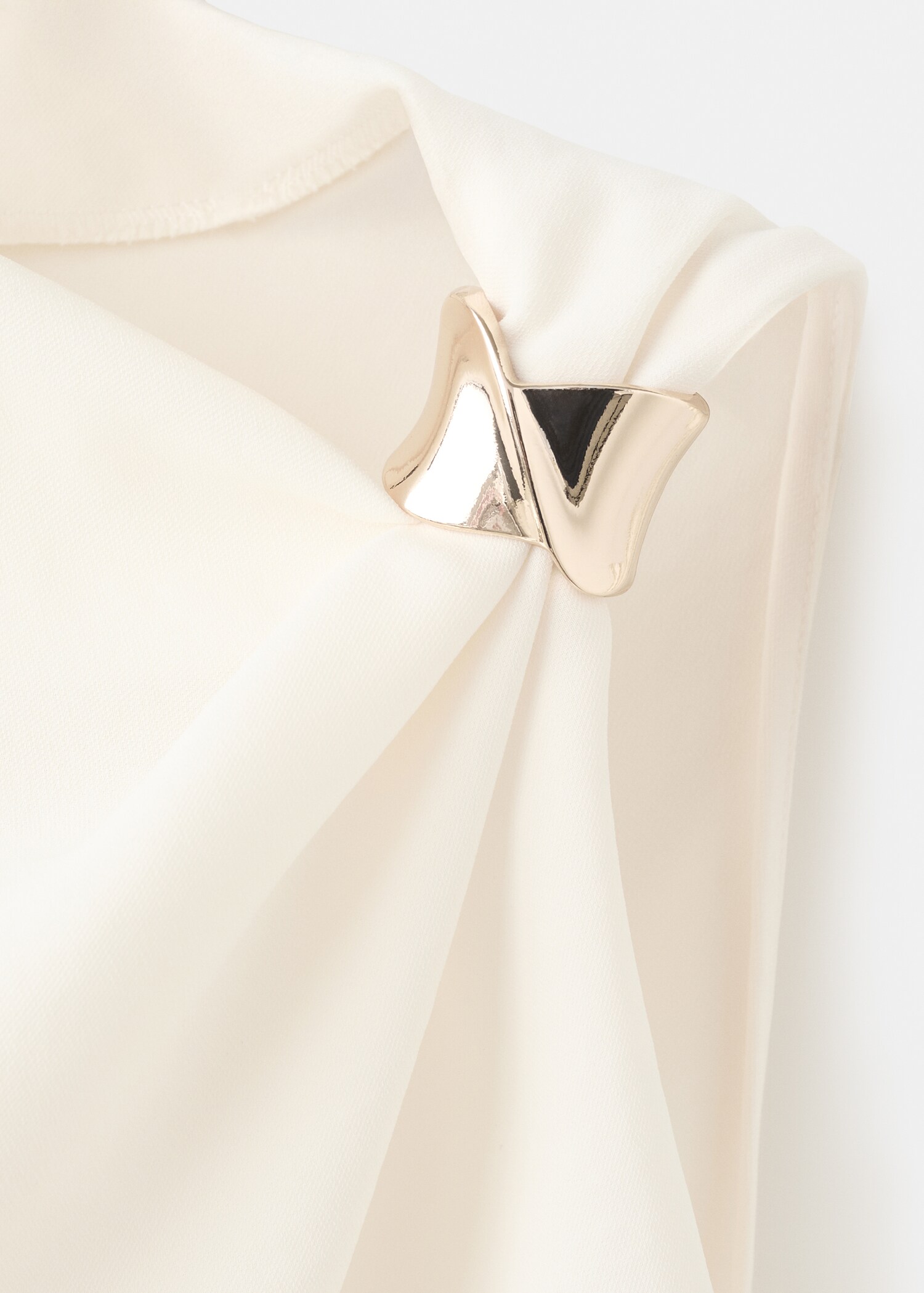 Asymmetric blouse with metallic detail - Details of the article 8