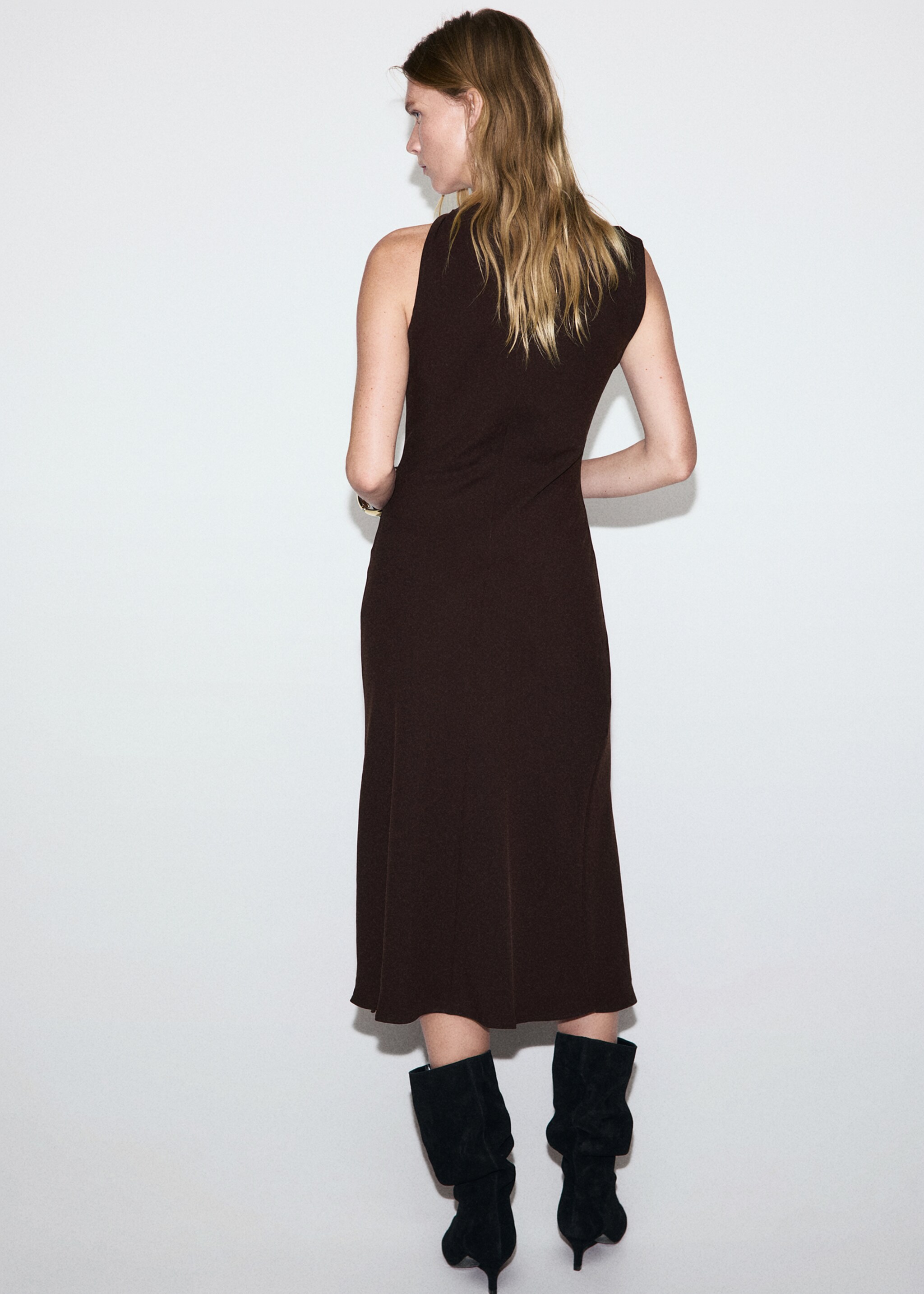 Dress with asymmetrical neck and metallic detail - Reverse of the article, Brown. Ref: 17059117-00.