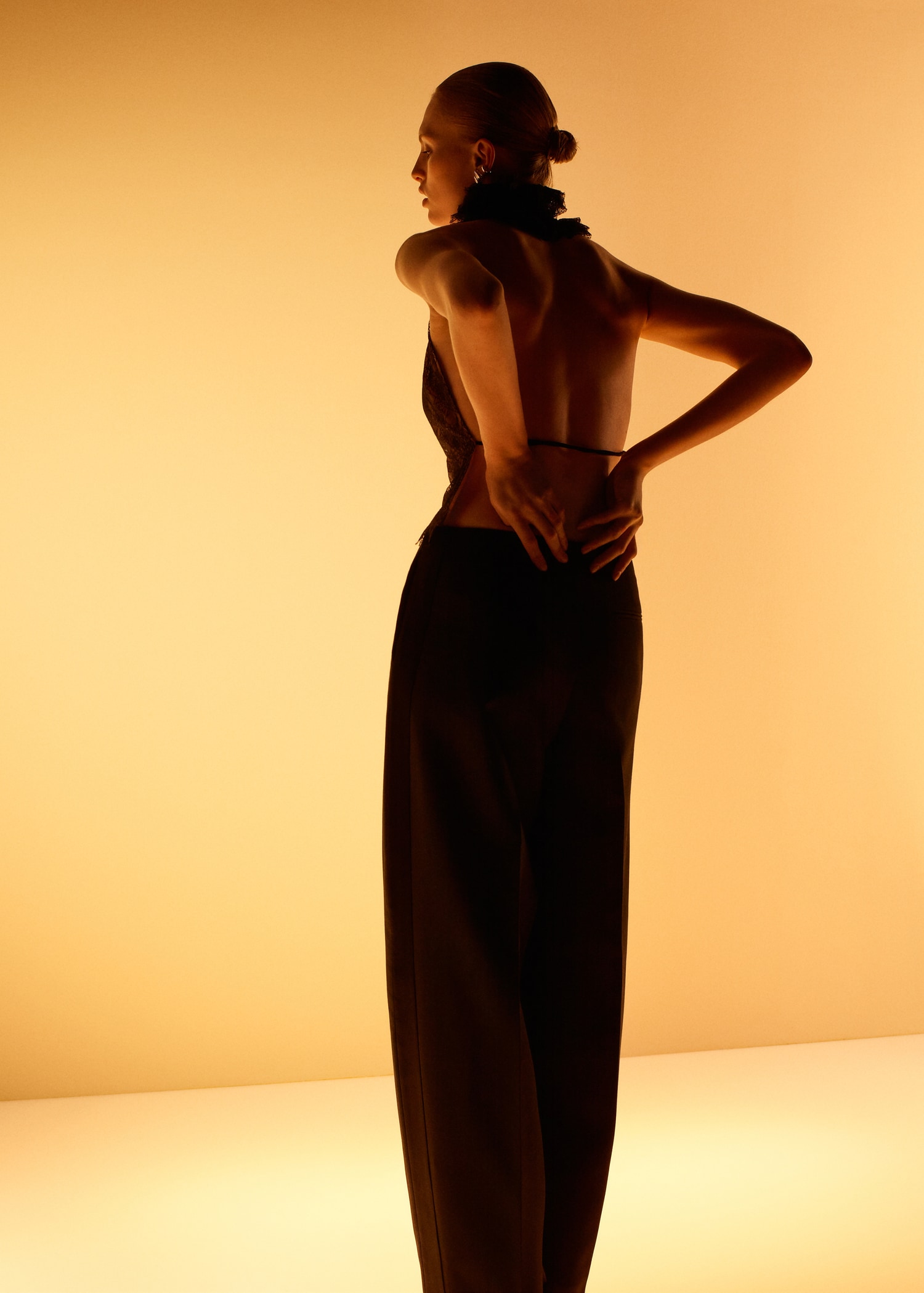 Lace top with ruff collar - Reverse of the article