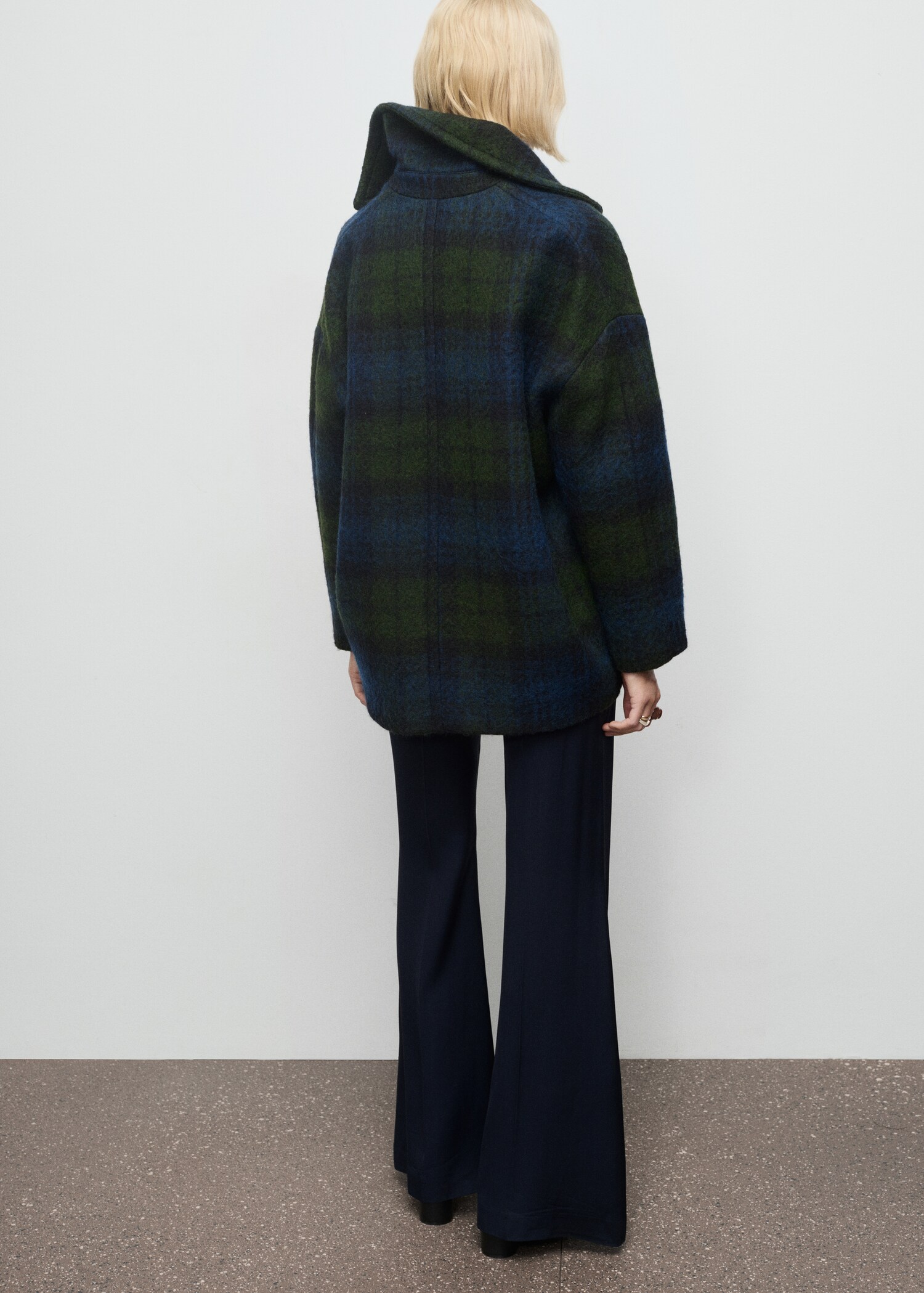 Oversized check coat - Reverse of the article