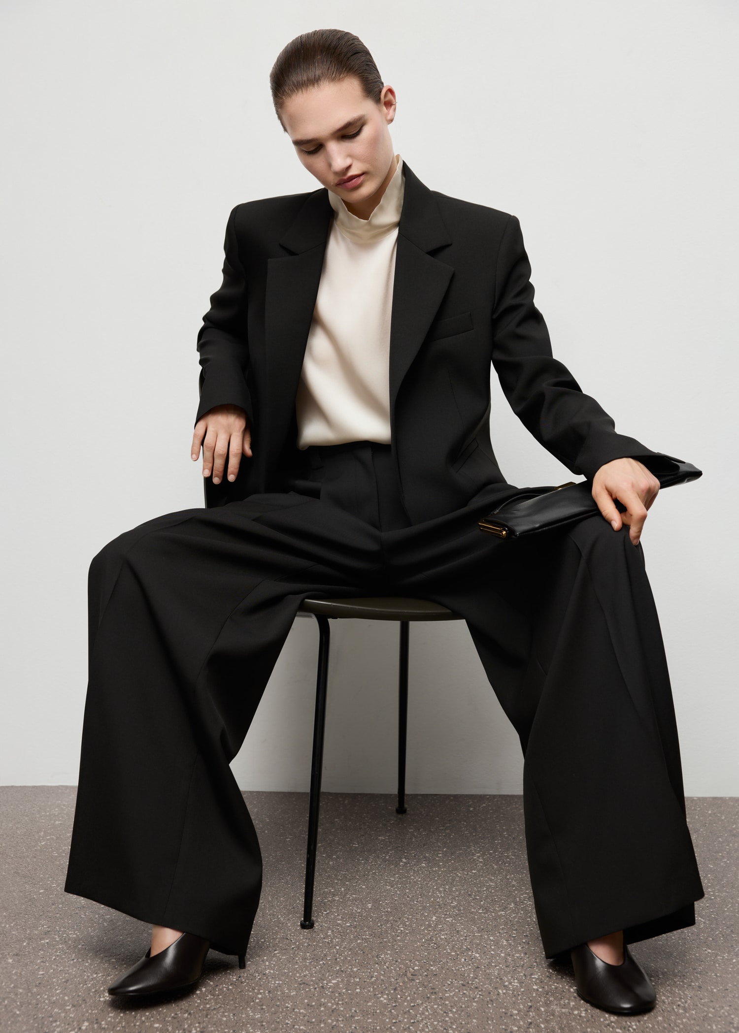 Wide-leg pleated suit trousers - Details of the article 2