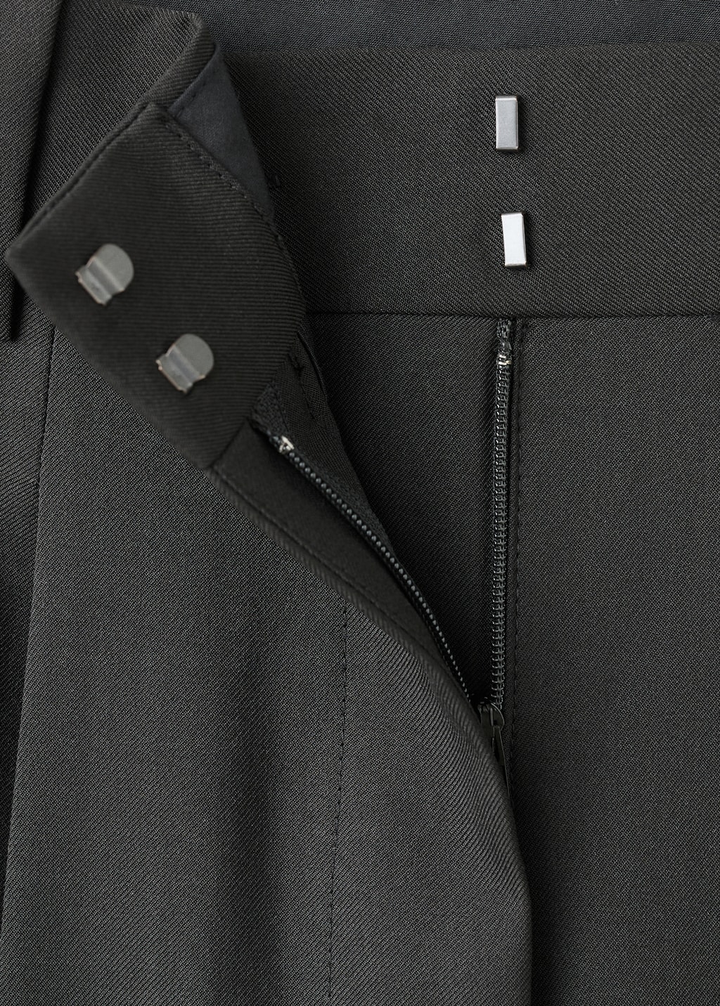 Wide-leg pleated suit pants