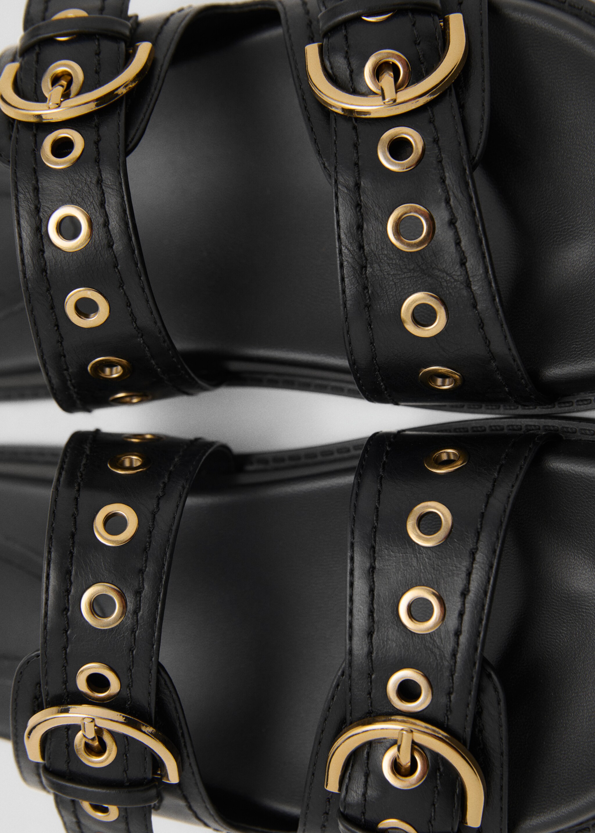 Strap sandals with buckle - Details of the article 2