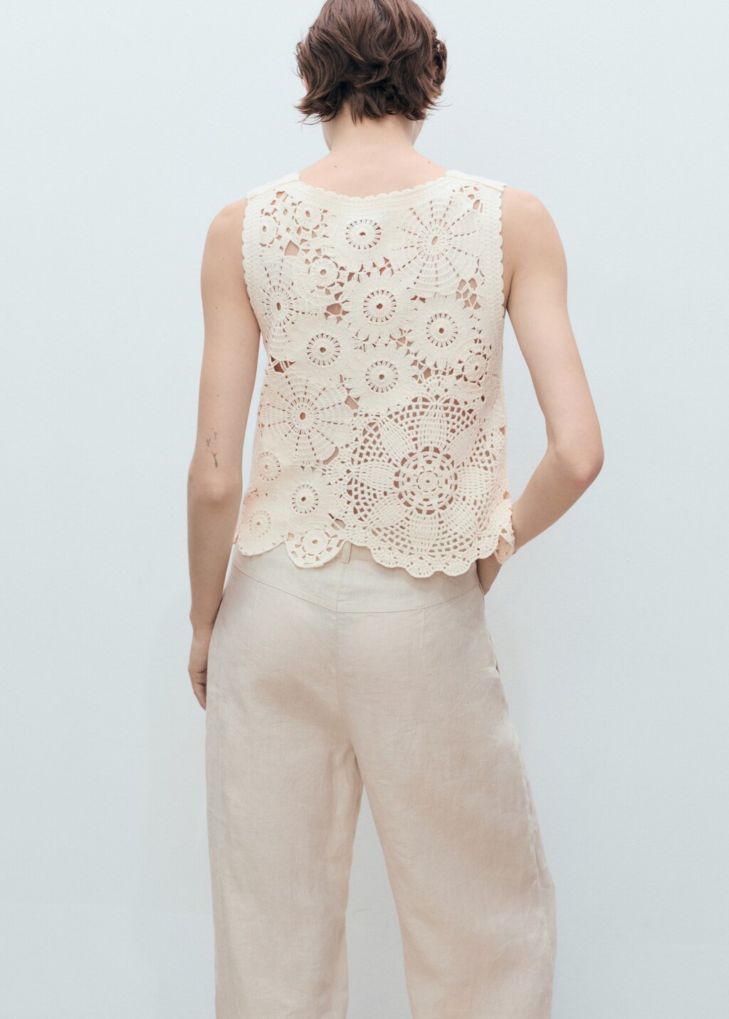 Crochet top with flowers - Women | MANGO USA