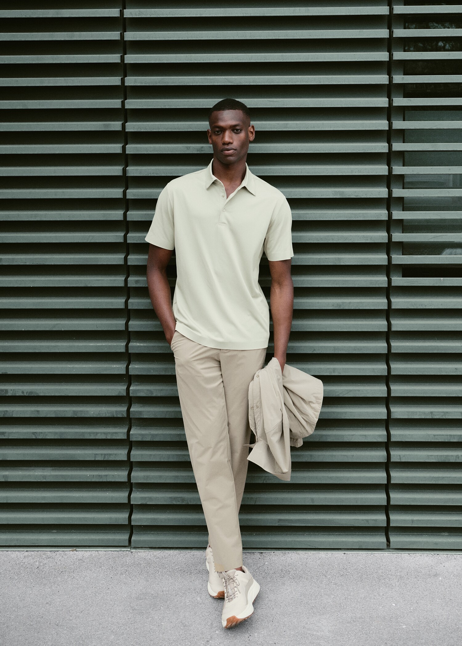 Slim-fit water-repellent pants - Details of the article 5