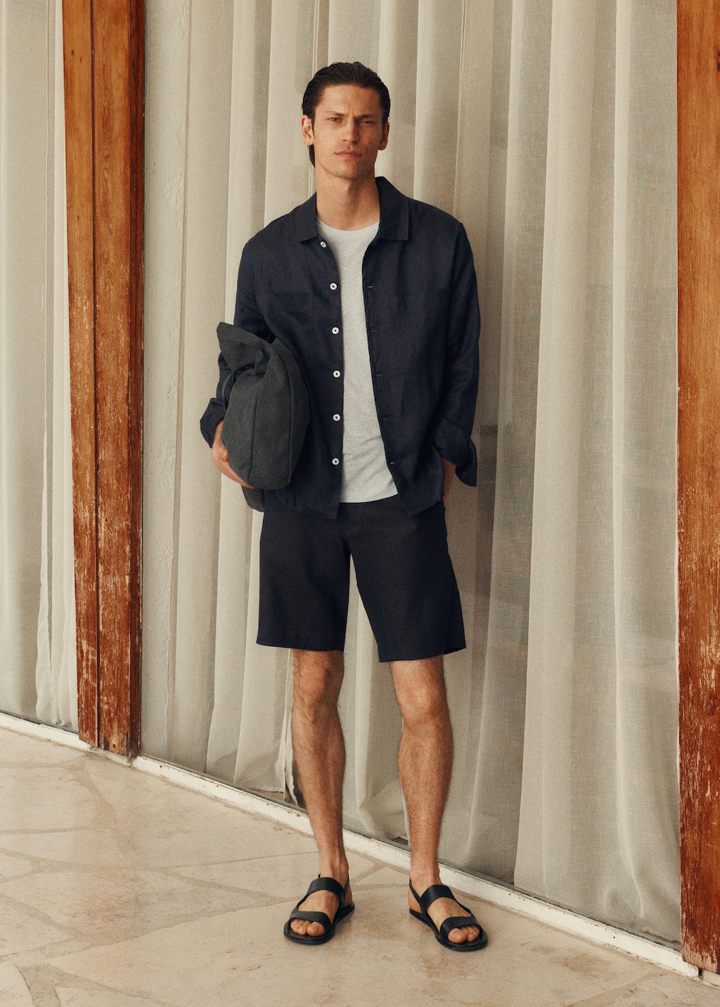 Slim-fit 100% linen bermuda shorts