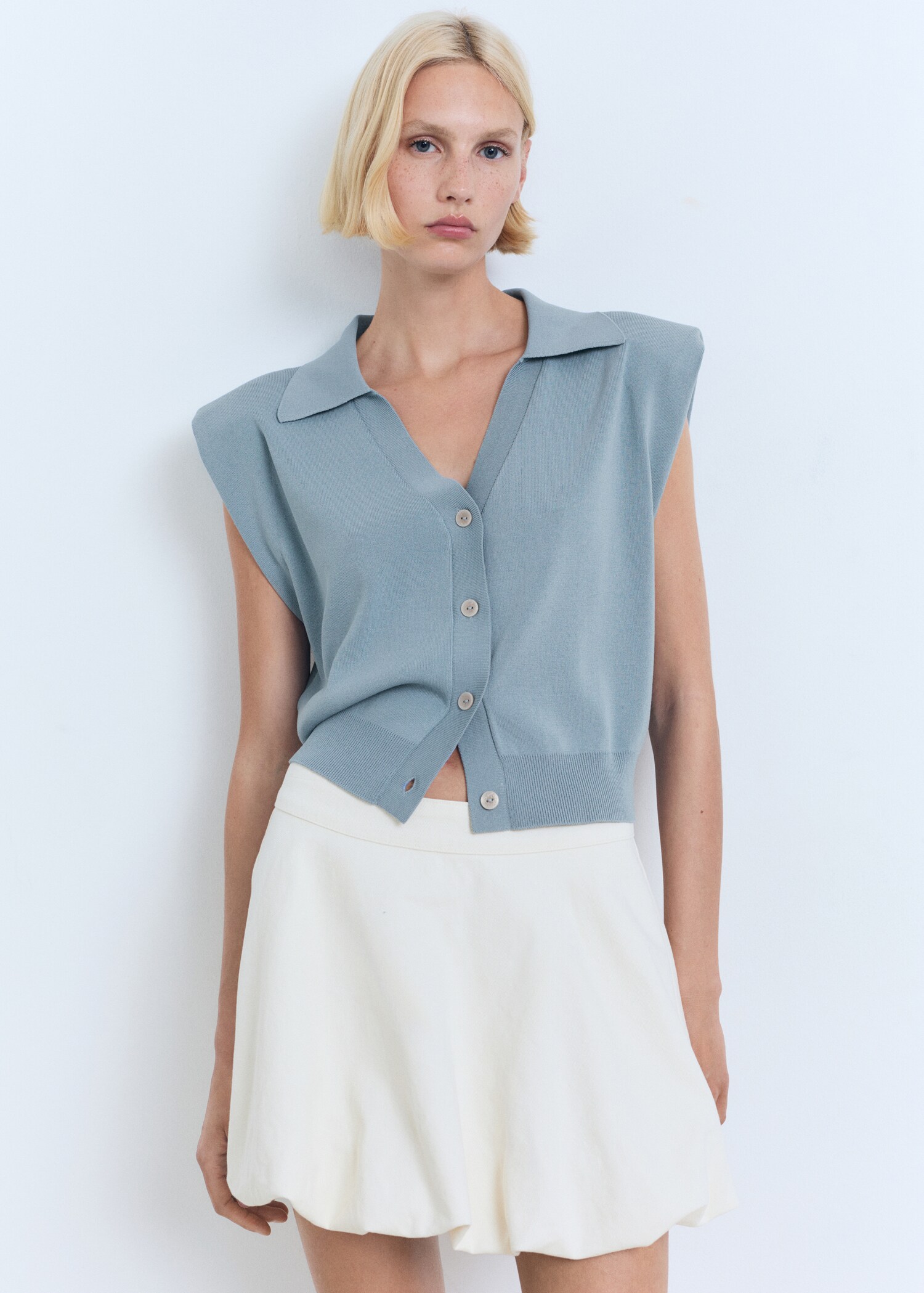 Fine-knit shoulder-padded gilet - Medium plane