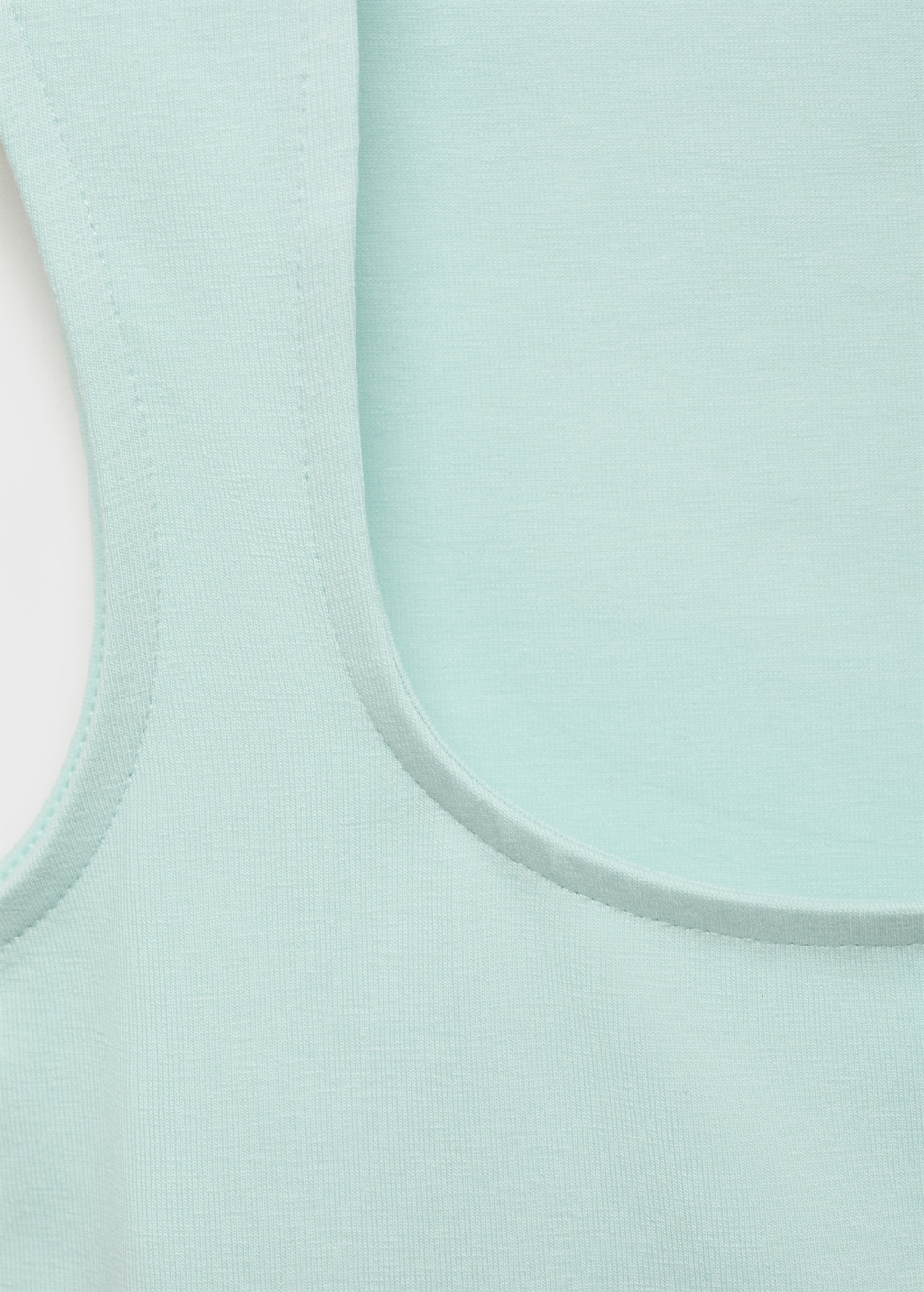 Knitted top with wide straps