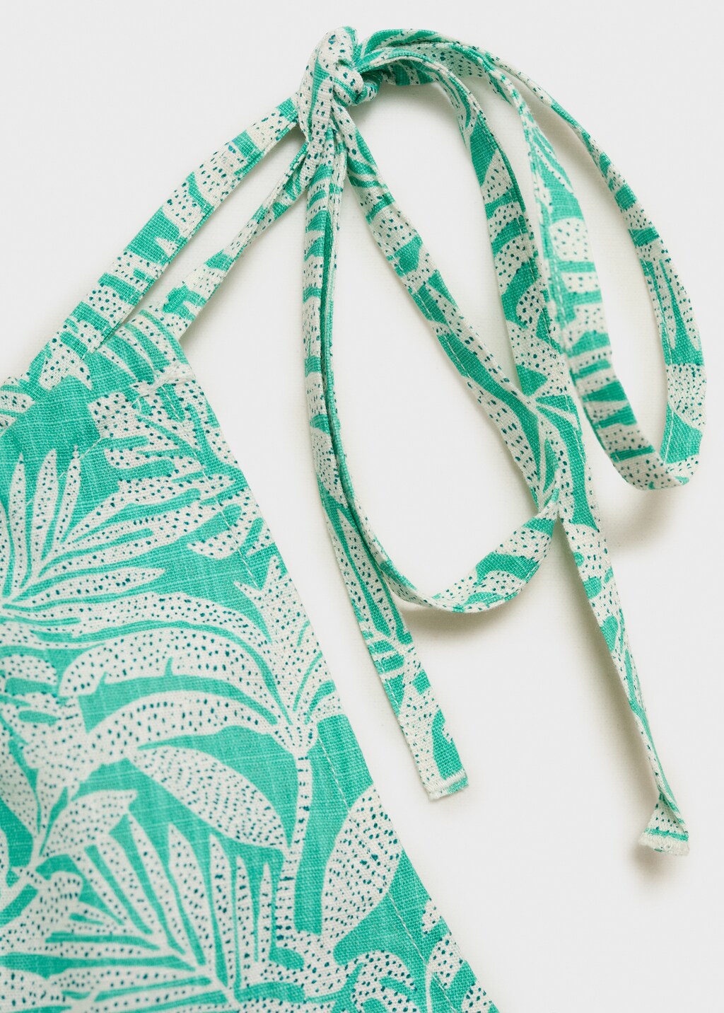 Asymmetric printed top