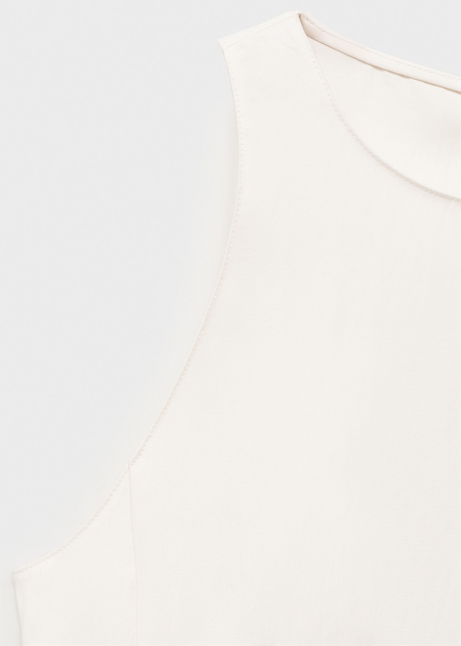 Halter-neck flared top - Details of the article 8