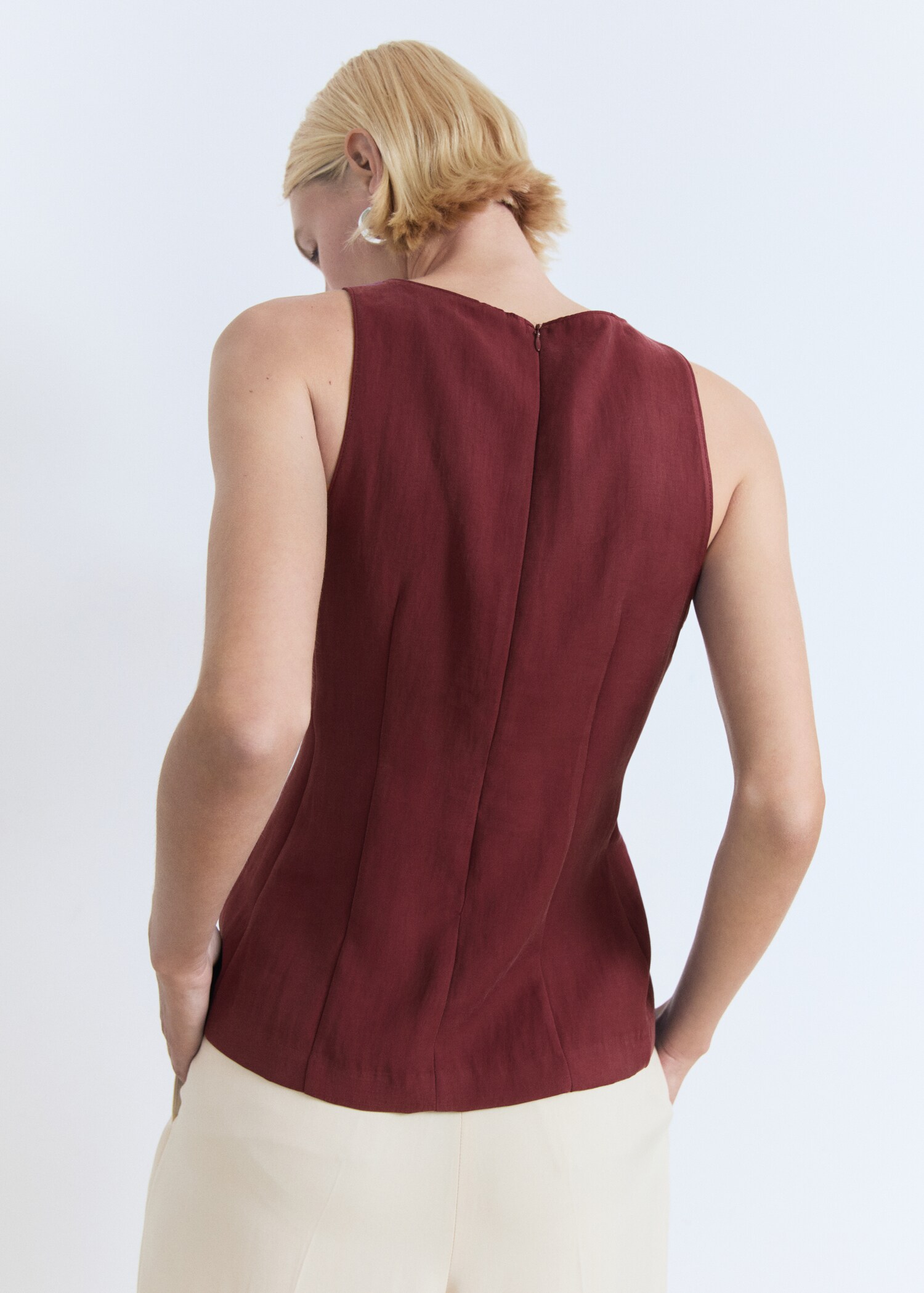 Halter neck flared top - Reverse of the article