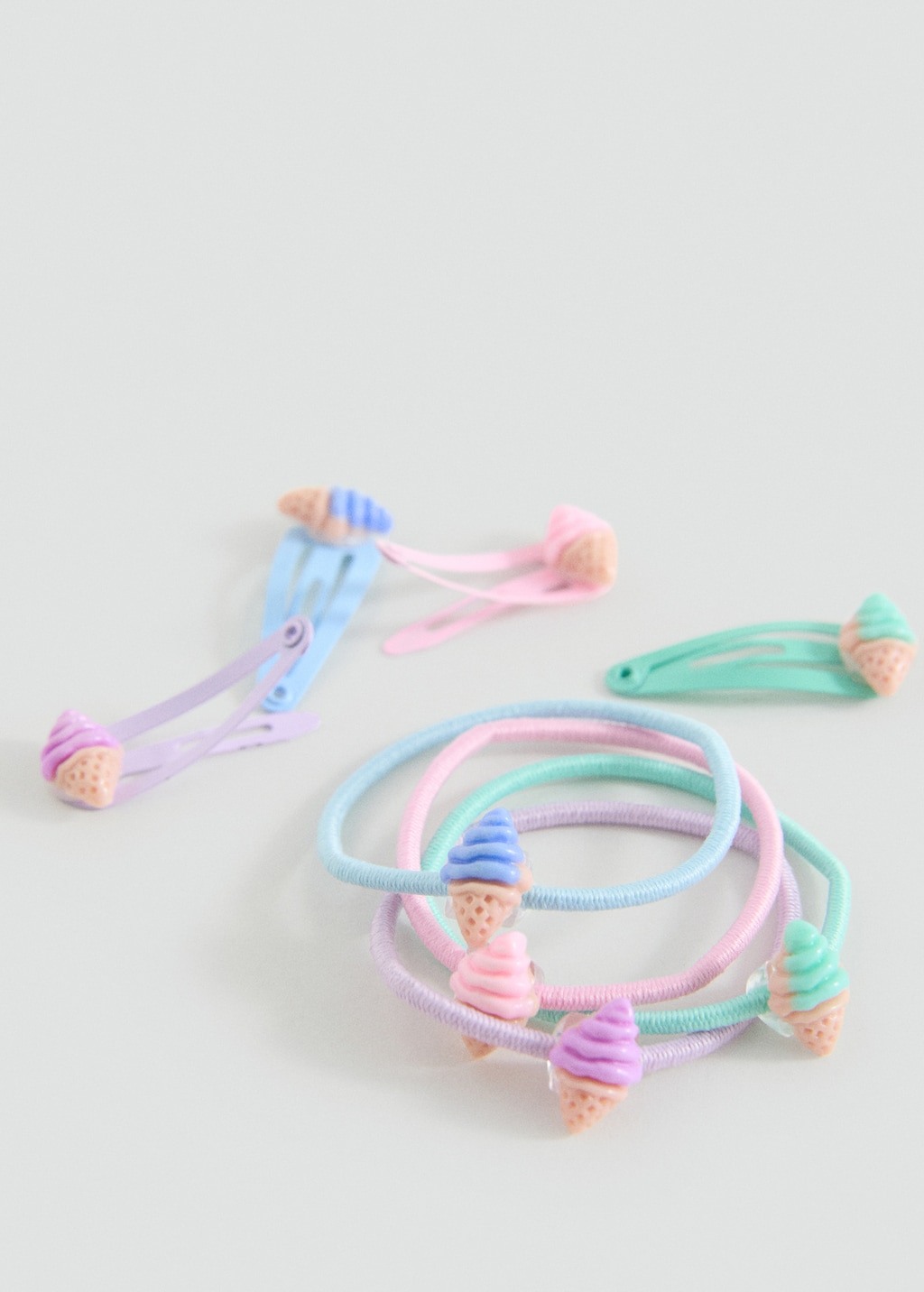 Pack of hairpins and hair bands