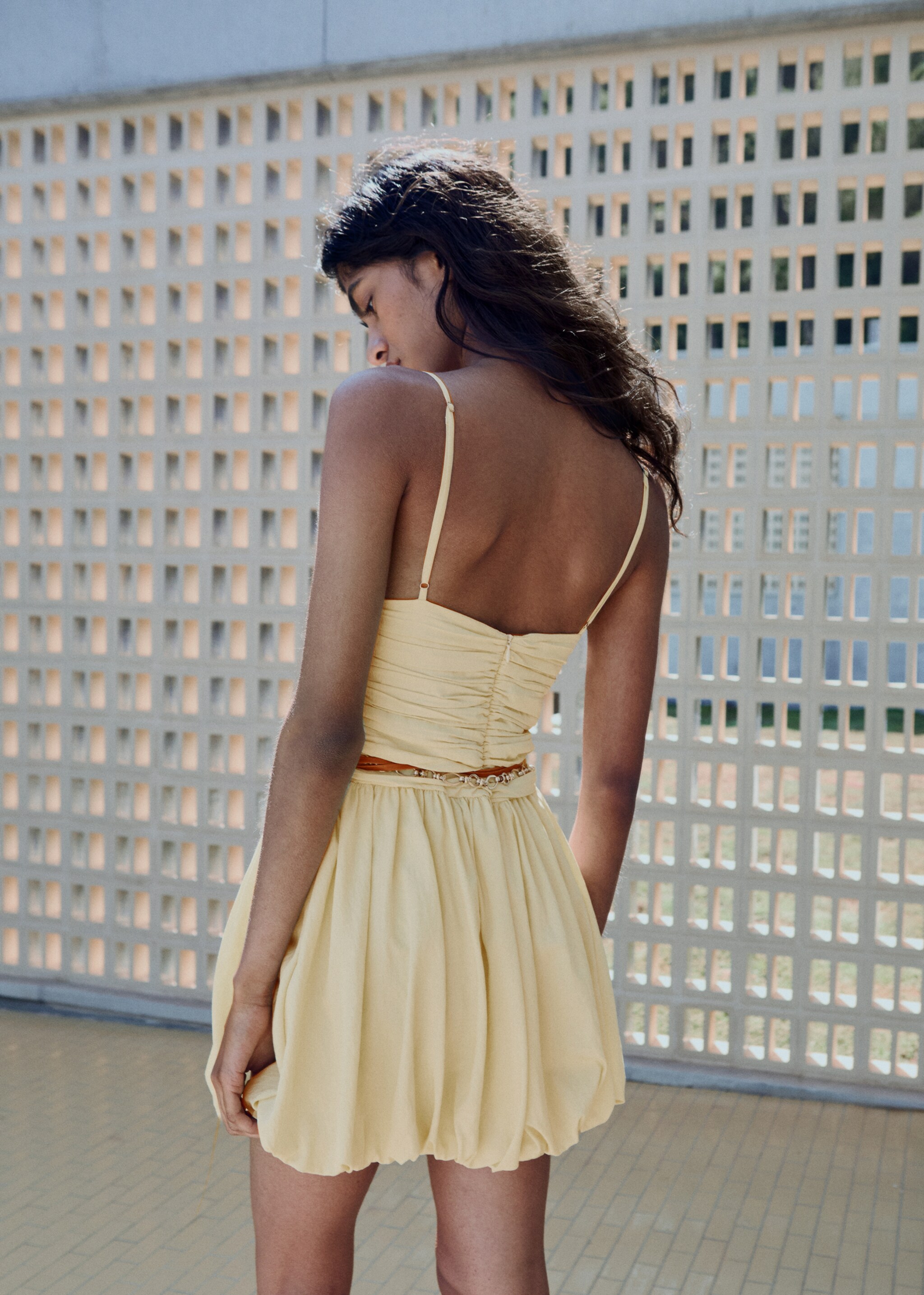 Gathered balloon dress - Reverse of the article