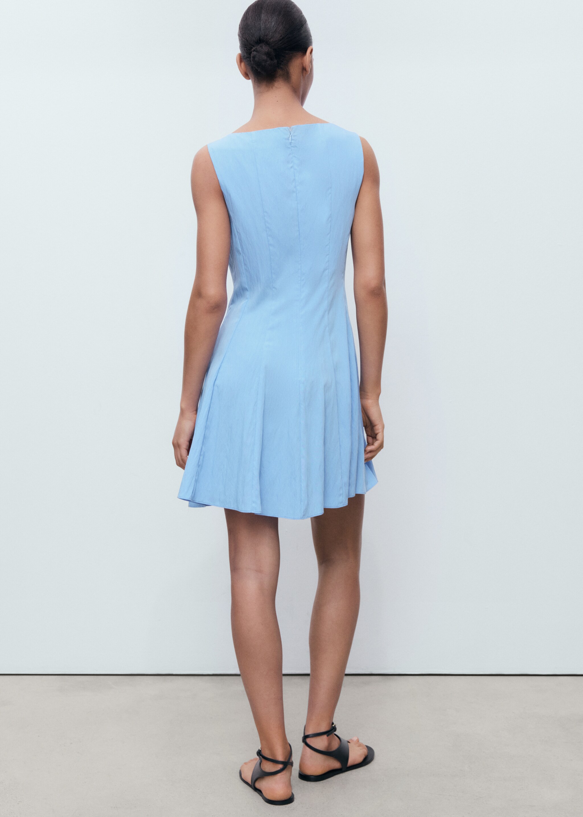 Pleated short dress - Reverse of the article