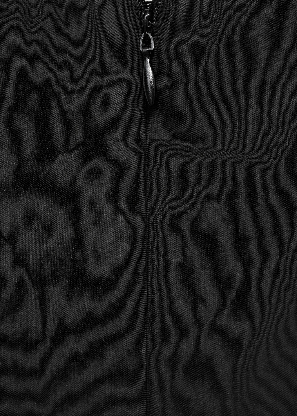 Boat-neck dress with pleats