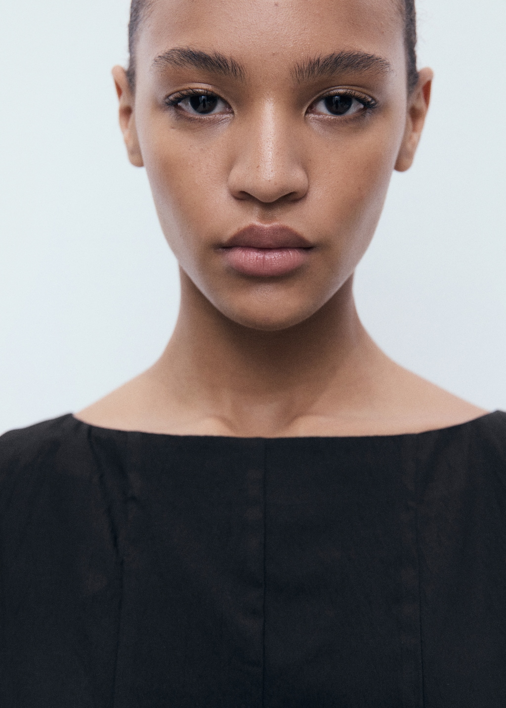 Boat-neck dress with pleats