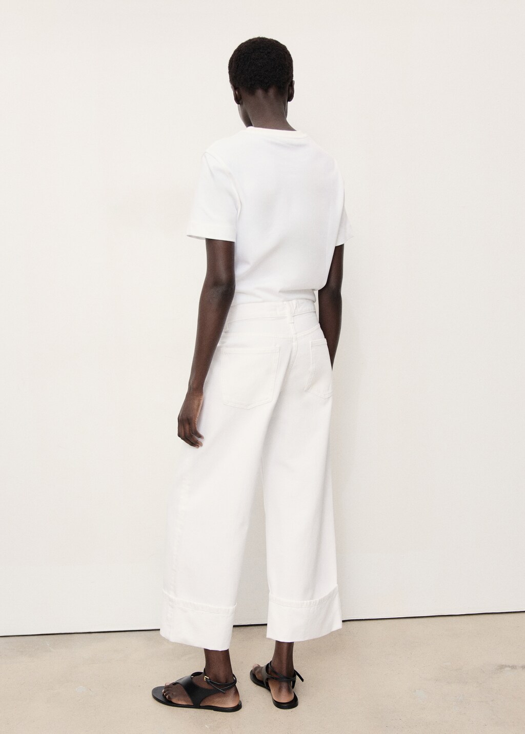 Wide leg cropped jeans with rolled-up hem - image 3