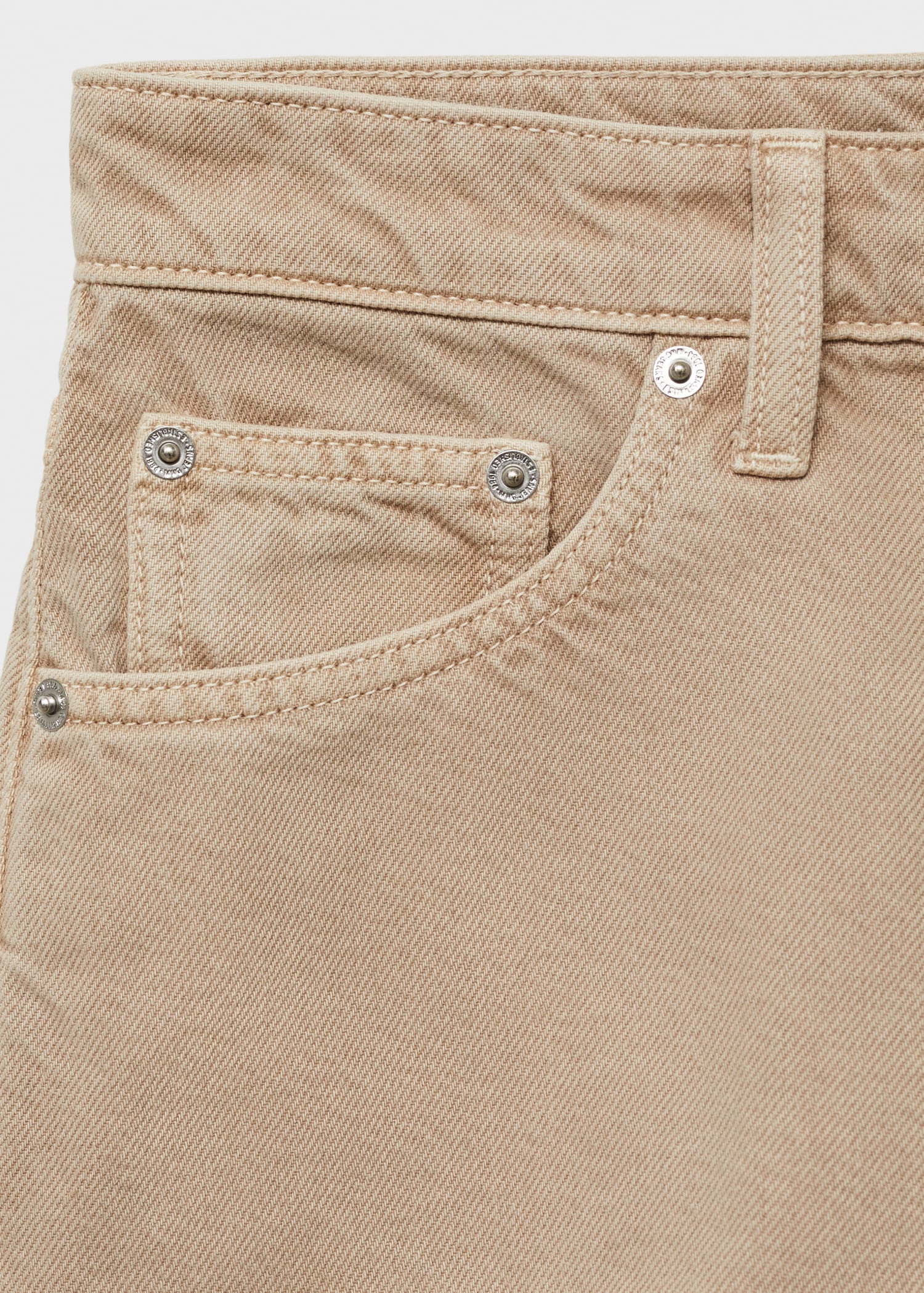 Denim shorts with frayed hem - Details of the article 0