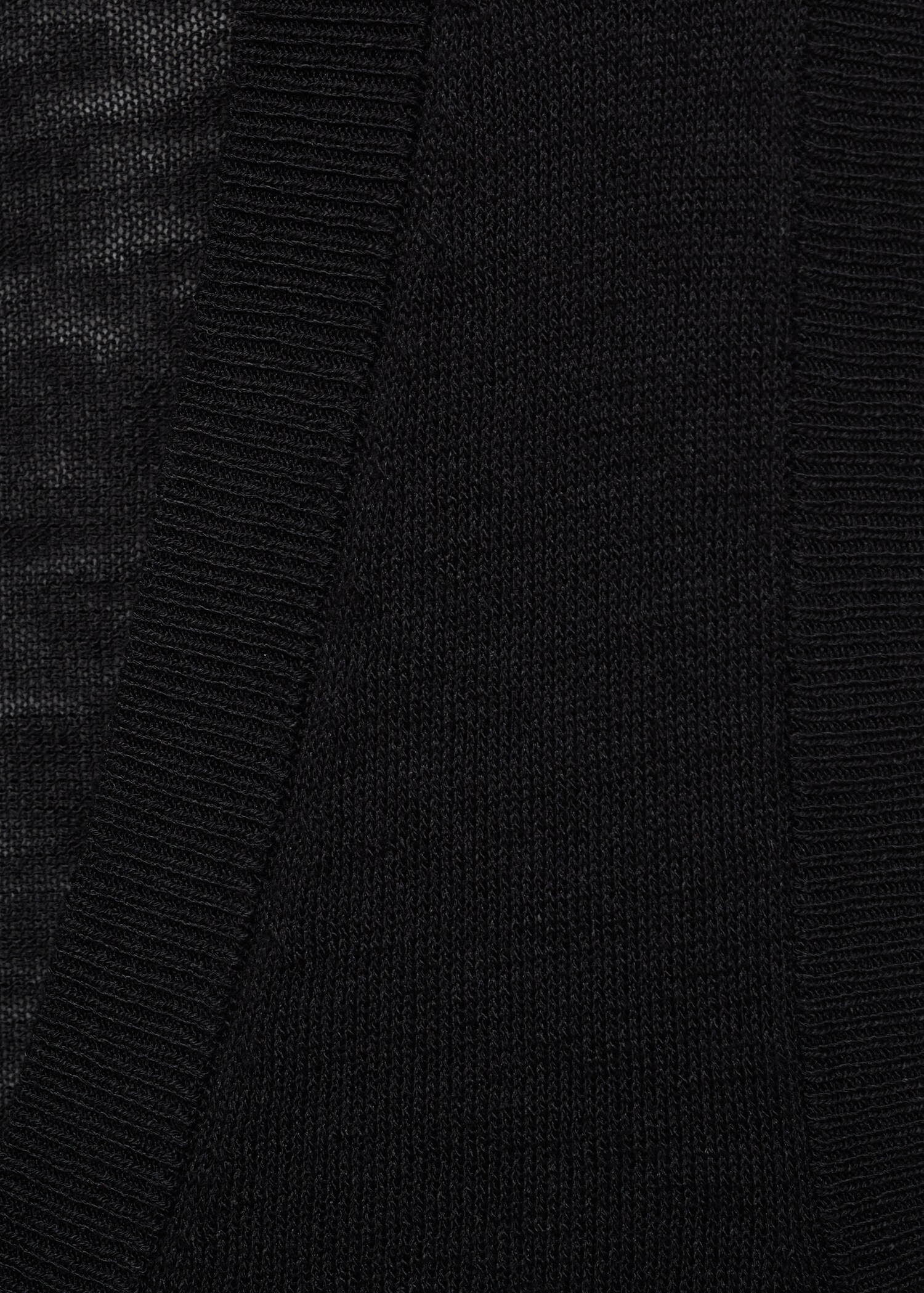 Fine-knit waistcoat with buttons - Details of the article 0