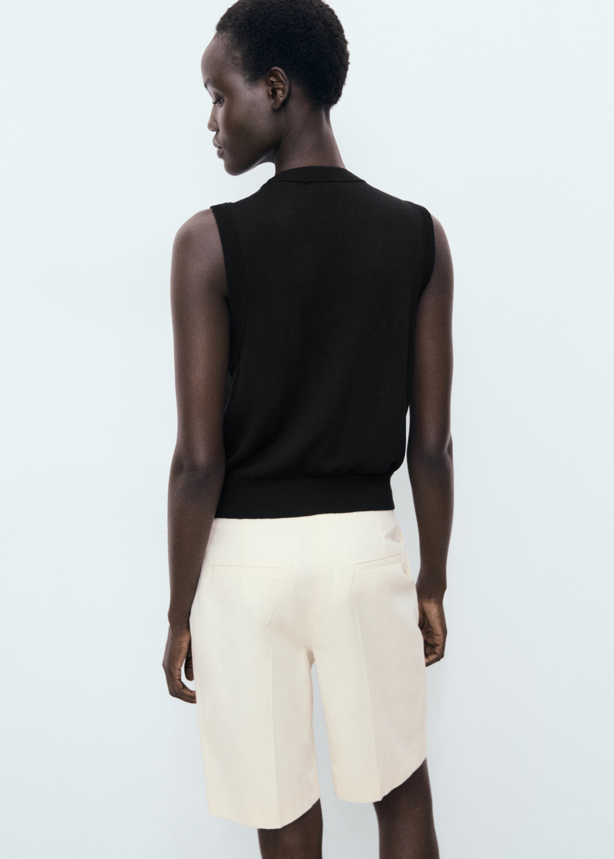 Fine-knit waistcoat with buttons - Reverse of the article