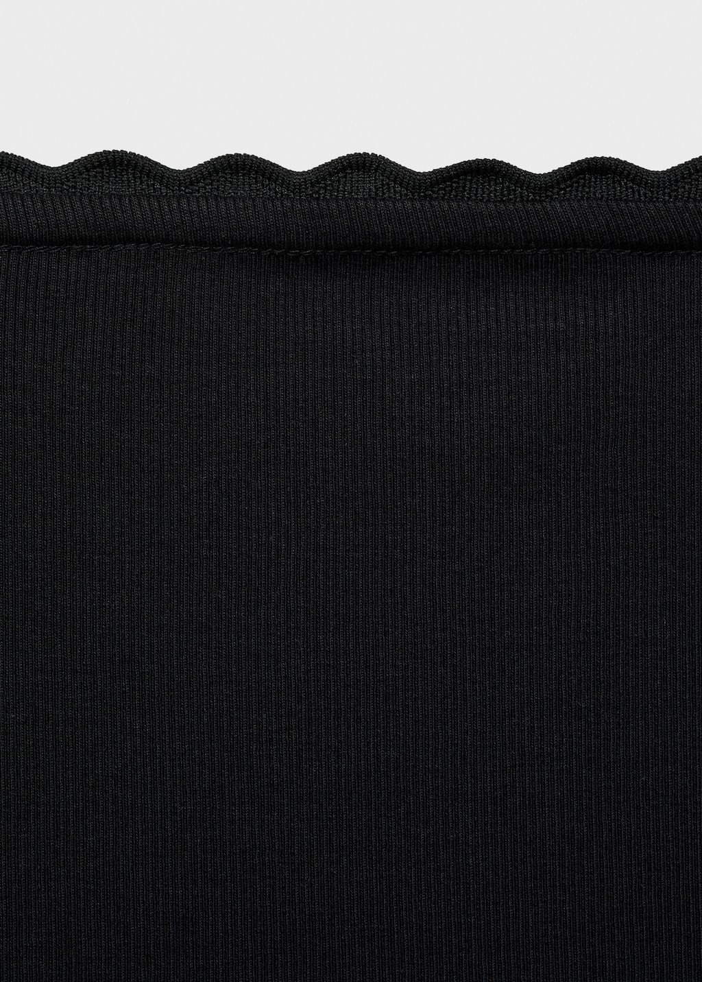 Knitted top with waves