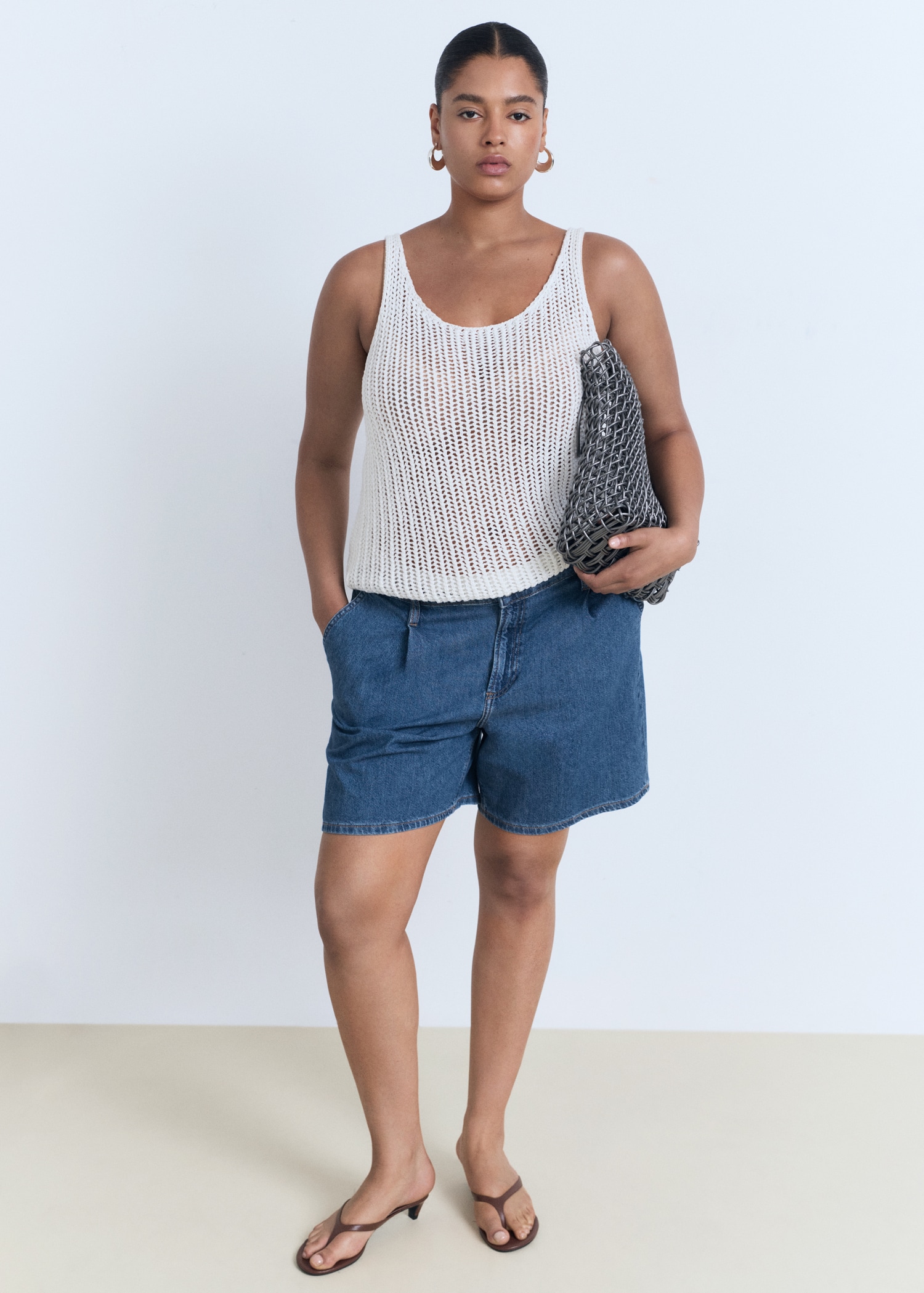 Denim-Bermudas mit mittlerer Bundhöhe und Abnähern - Detail des Artikels 3