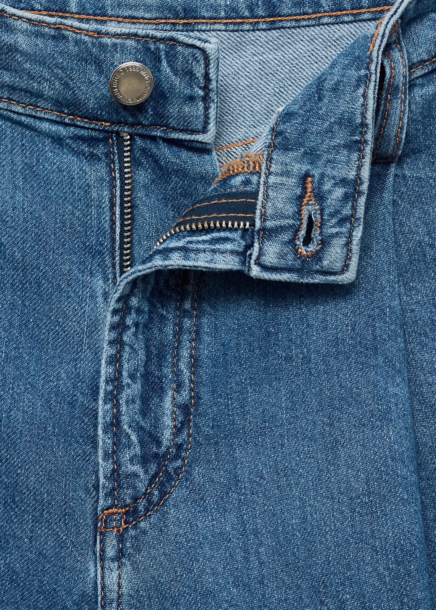 Denim-Bermudas mit mittlerer Bundhöhe und Abnähern - Detail des Artikels 8