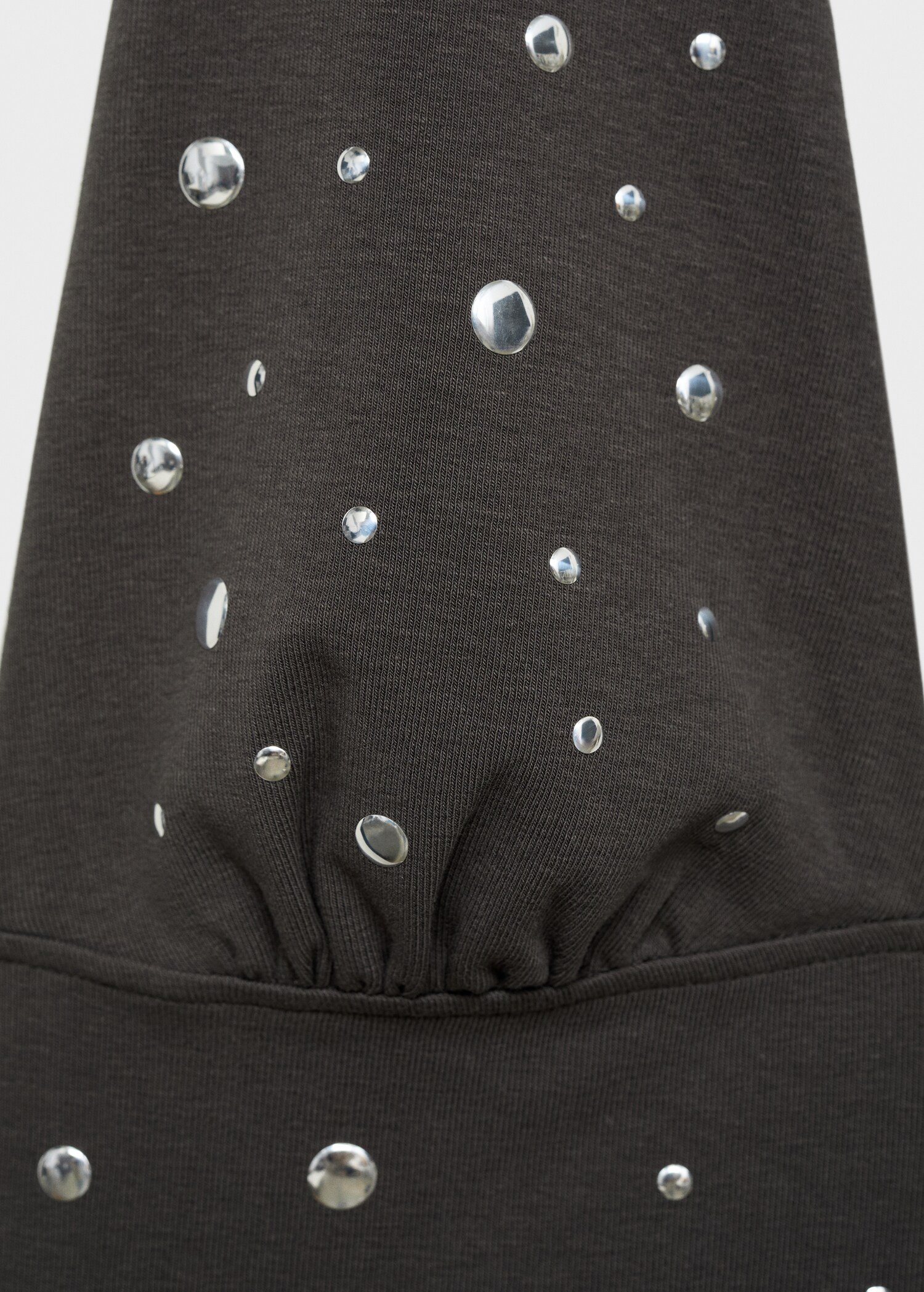 Haltertop mit Metallapplikationen - Detail des Artikels 8
