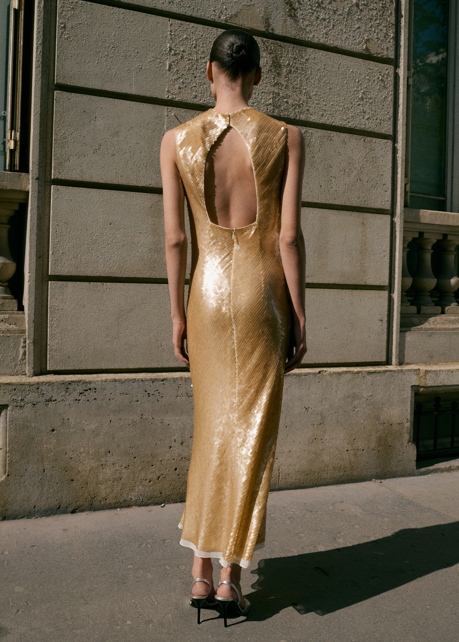 Robe sequins décolletée dans le dos Femme MANGO Belgique