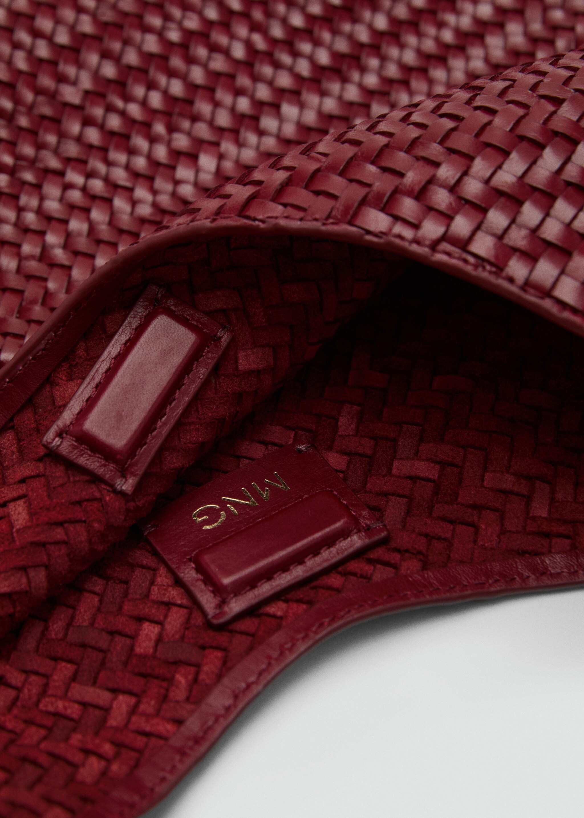 Braided leather shoulder bag - Details of the article 2