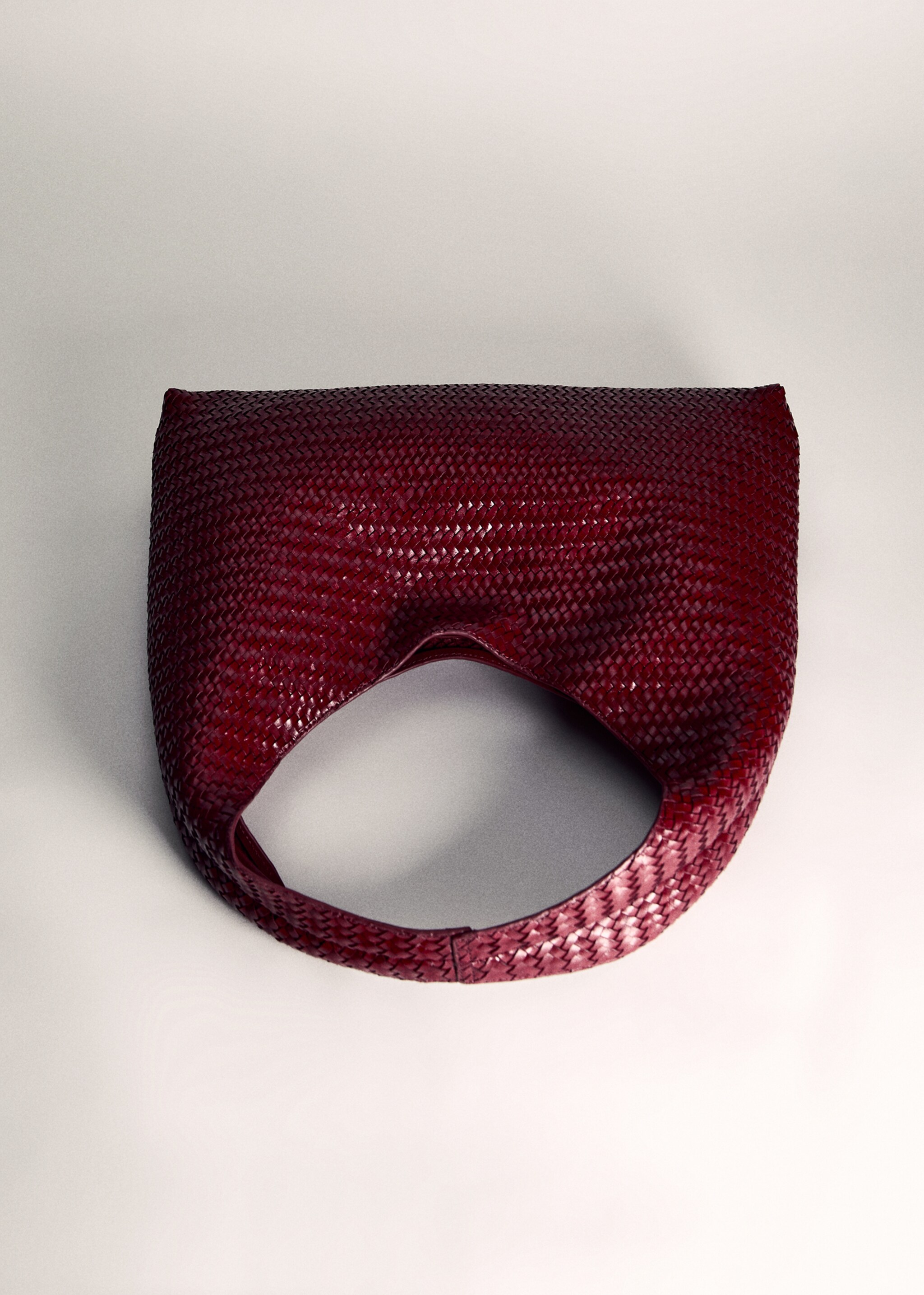 Braided leather shoulder bag - Details of the article 5