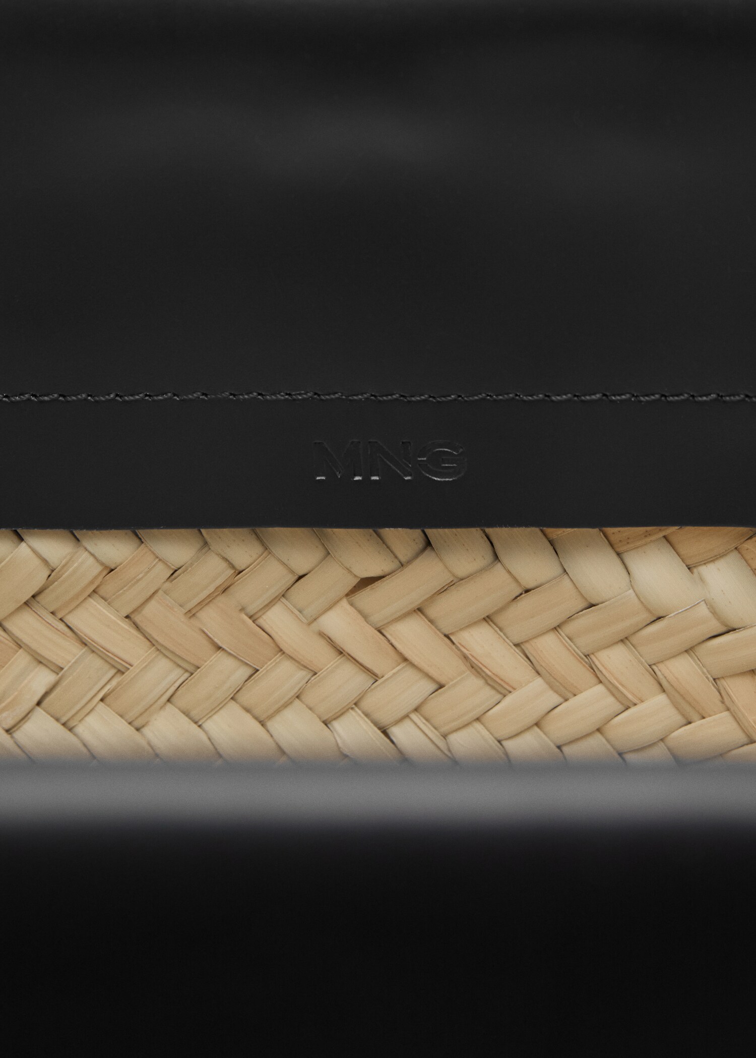 Small natural fibre basket with leather fringes - Details of the article 3
