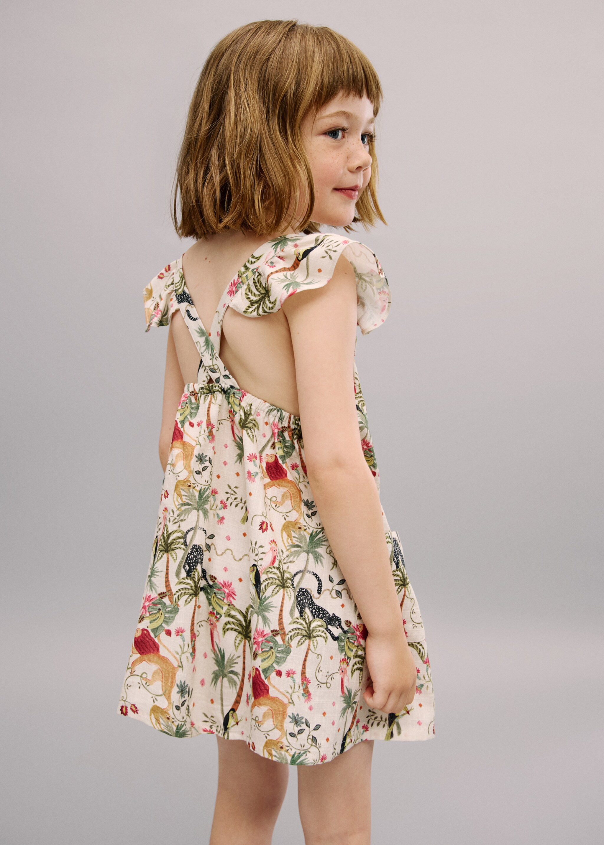 Robe à fleurs - Plan moyen