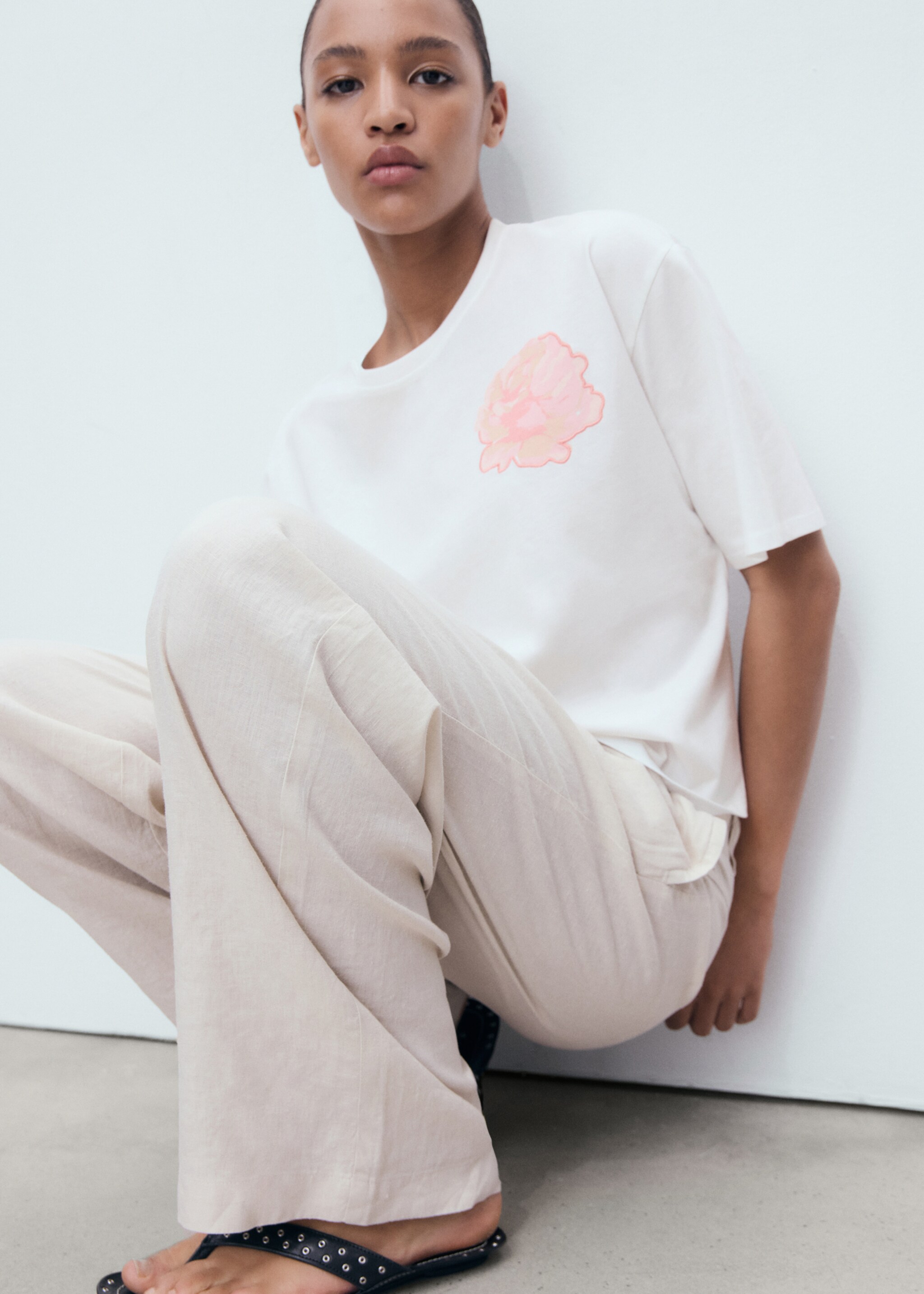 Cotton t-shirt with flower detail - Details of the article 2, Off White. Ref: 17061258-00.
