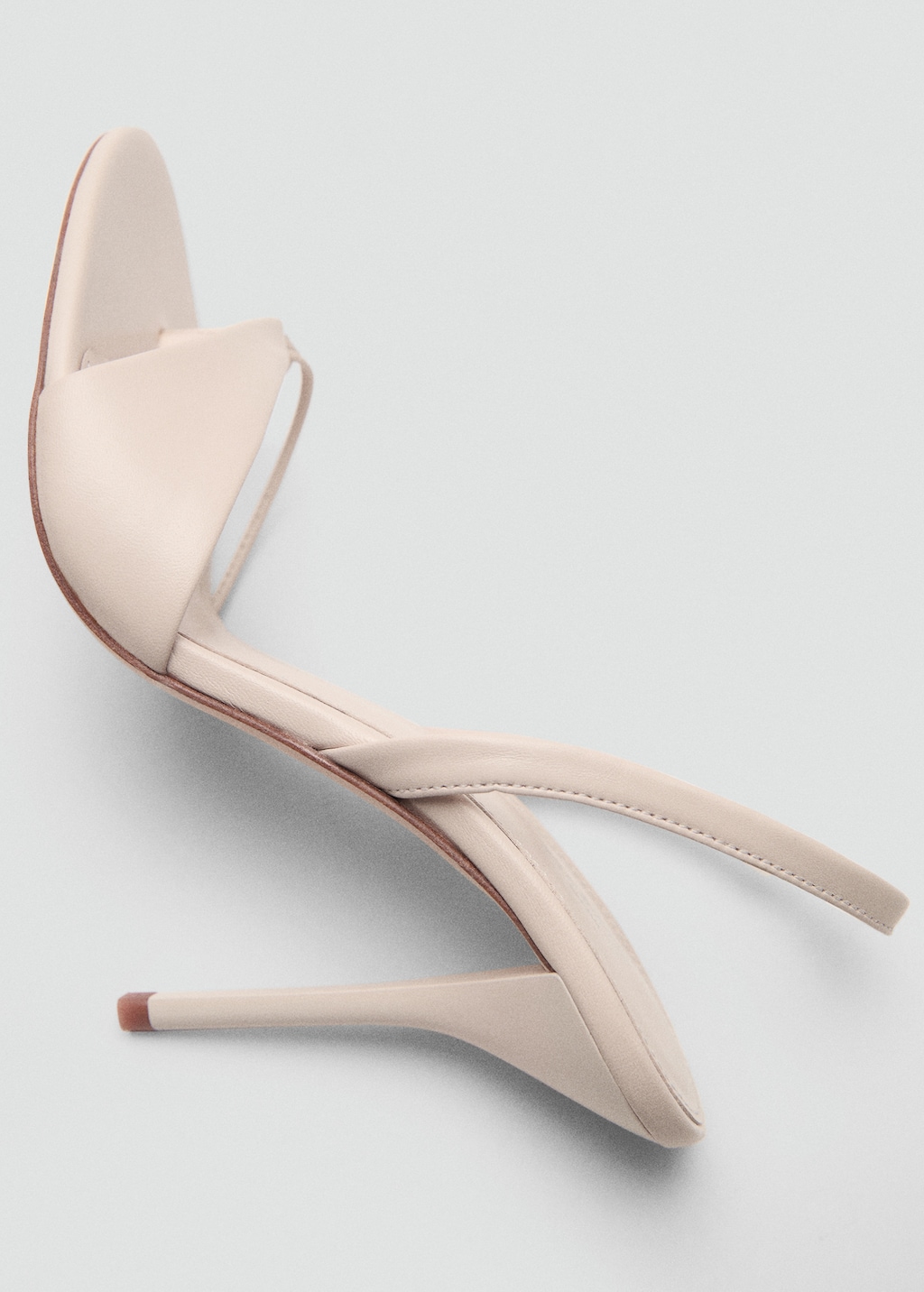 Leather sandals with contrasting heels