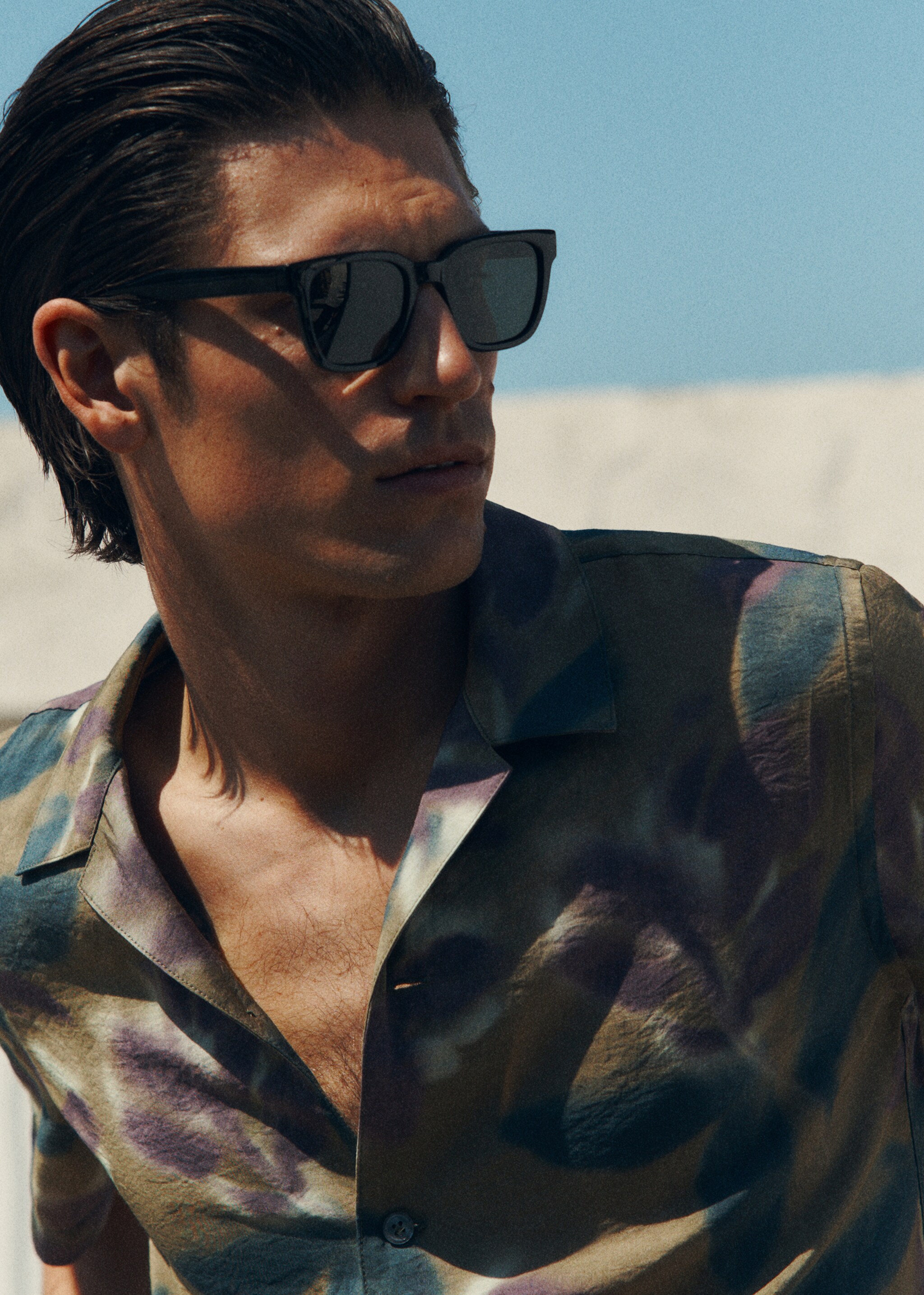 Printed short-sleeved shirt - Details of the article 9