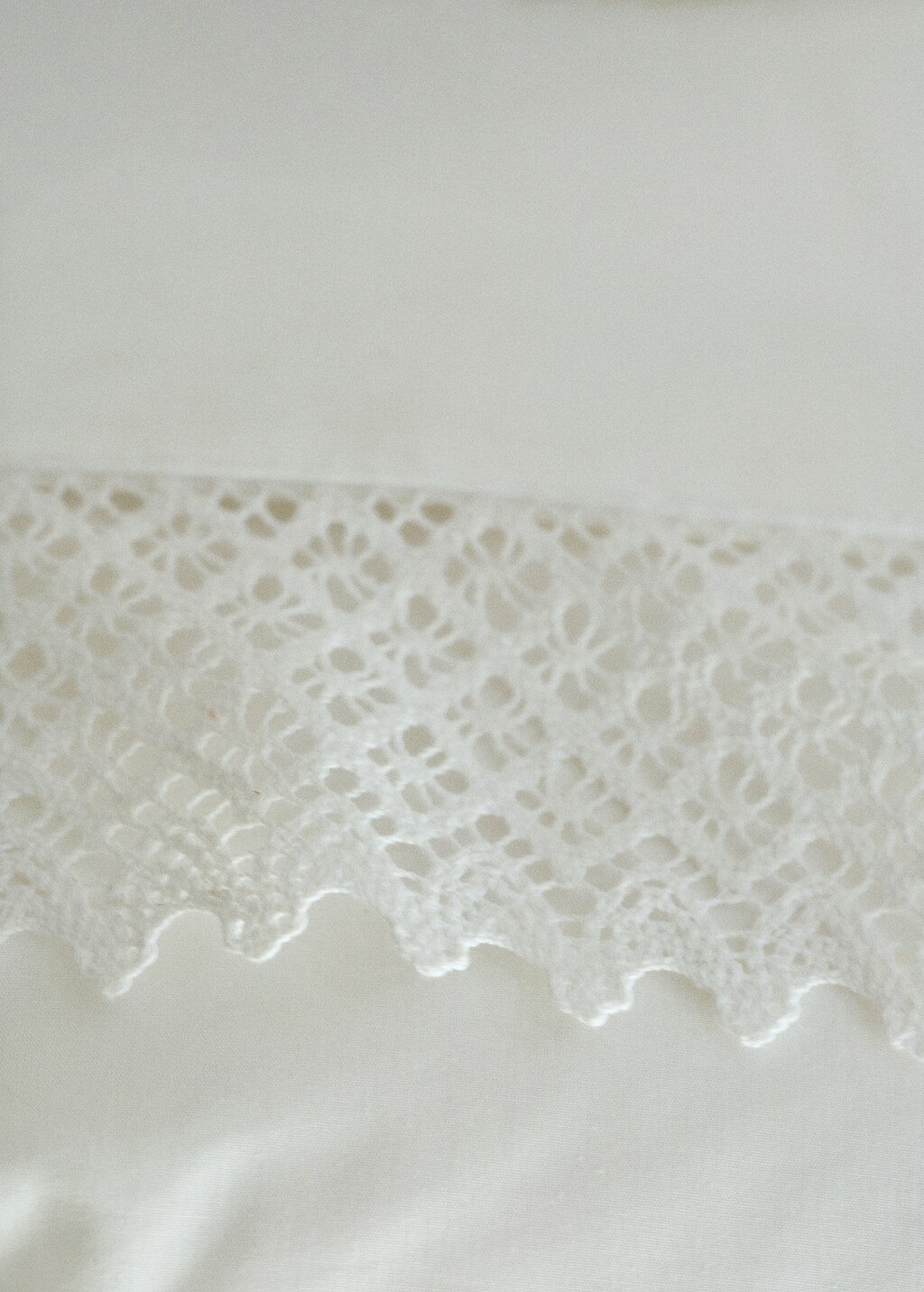Cotton percale lace top sheet for 150/160 cm bed