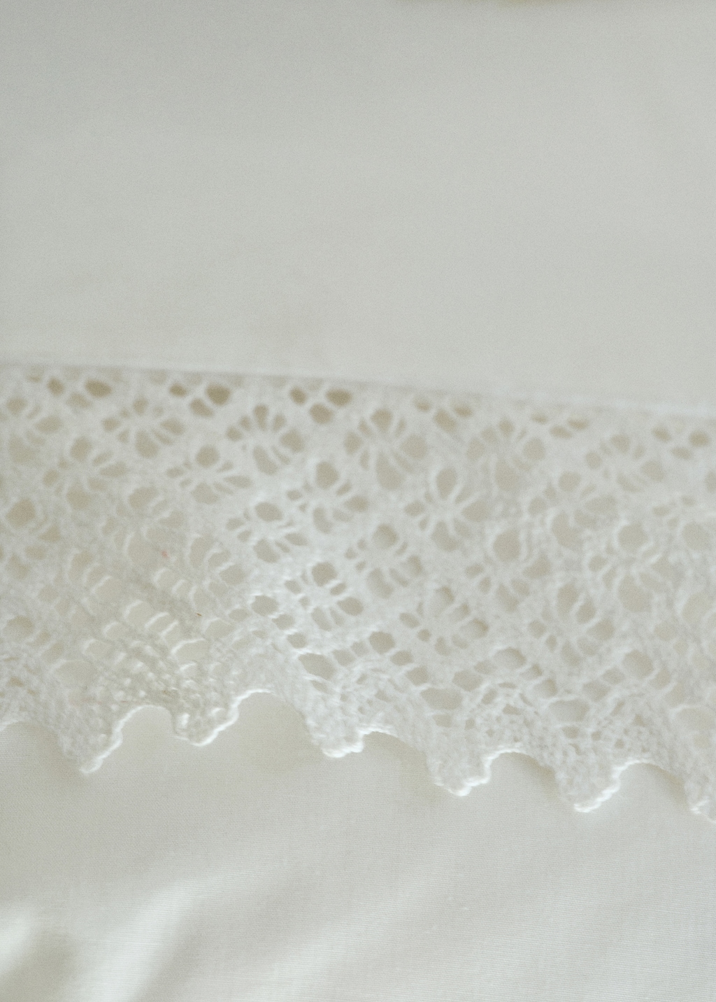 Cotton percale lace top sheet for 150/160 cm bed