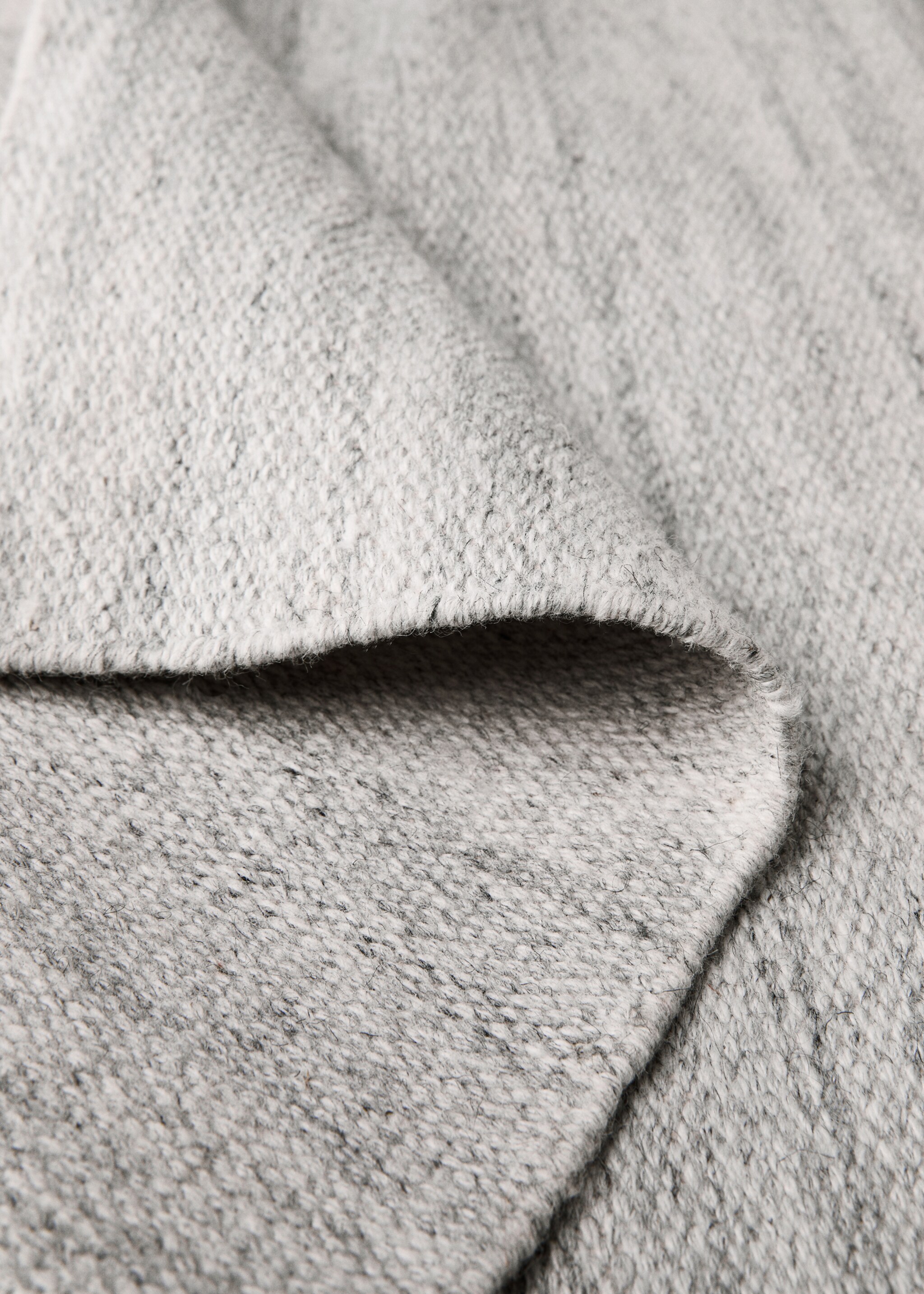 Catifa gran de PET reciclat - Detall de l'article 1, Gris clar/pastel. Ref: 17061290-00.