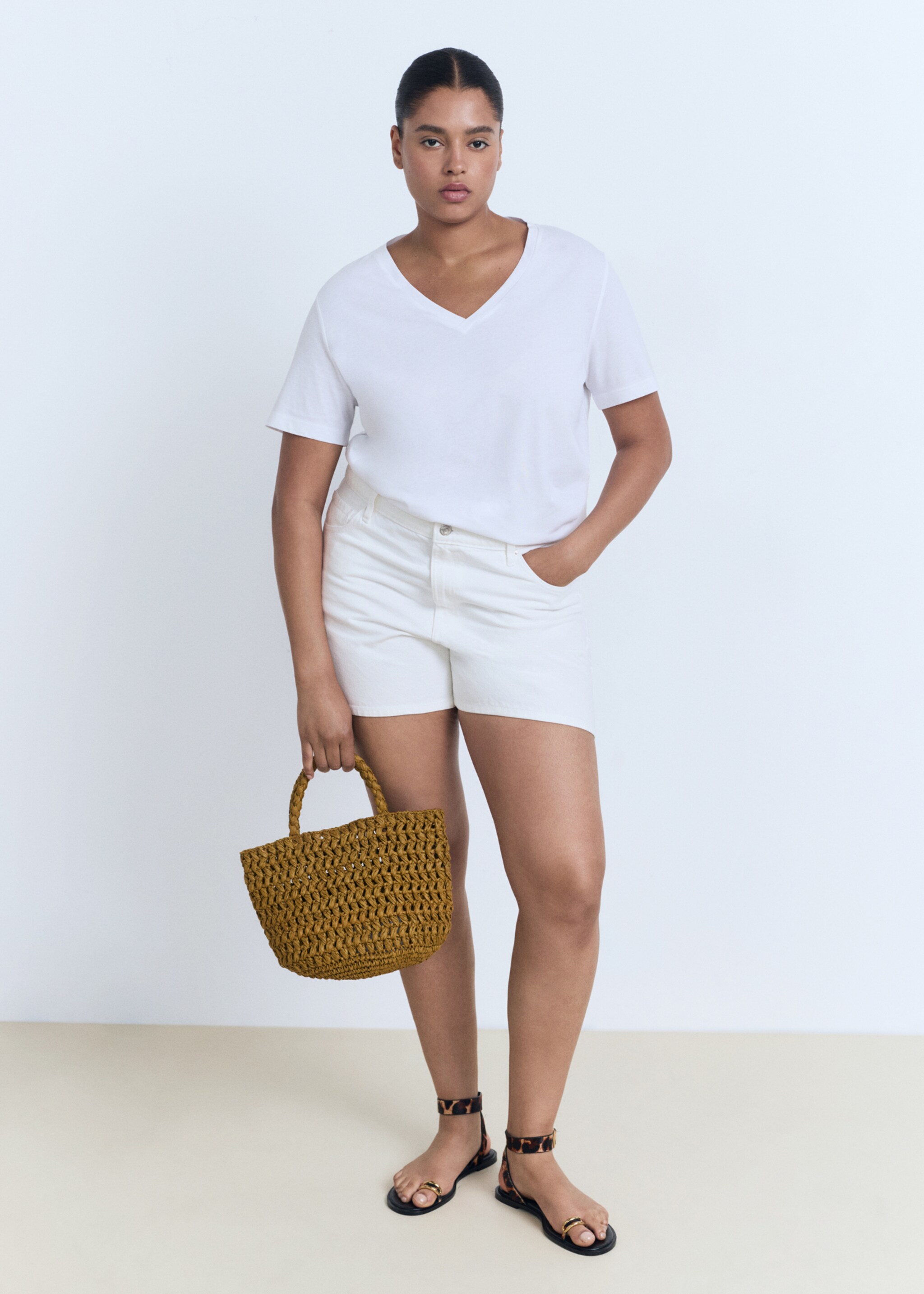 V-neck cotton T-shirt - Details of the article 3