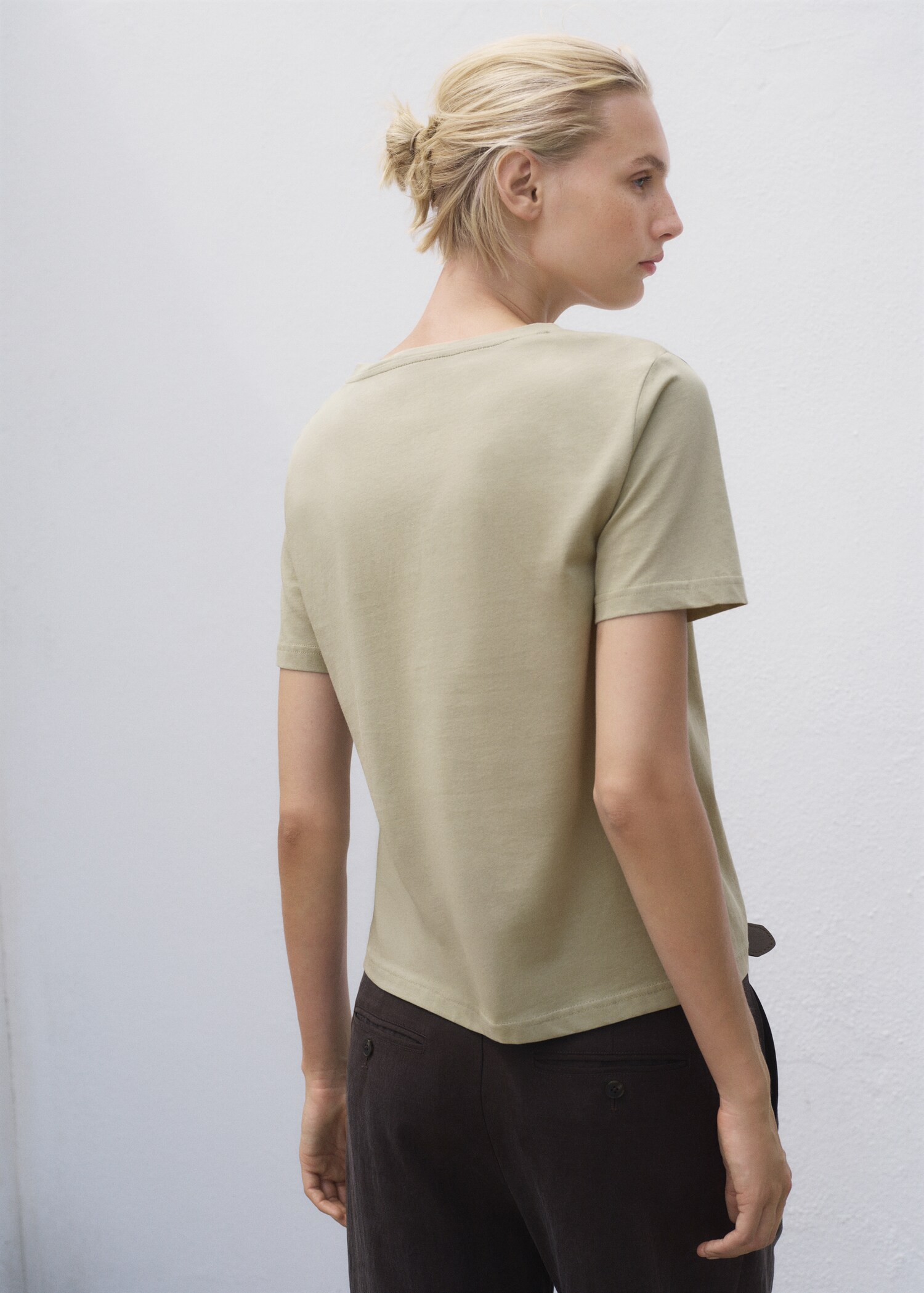 Camiseta algodón cuello pico - Reverso del artículo