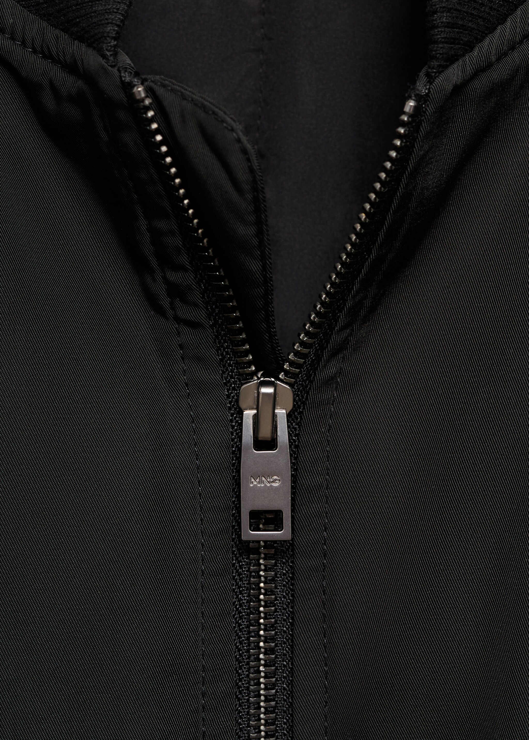 Chaqueta bomber repelente al agua - Details of the article 8