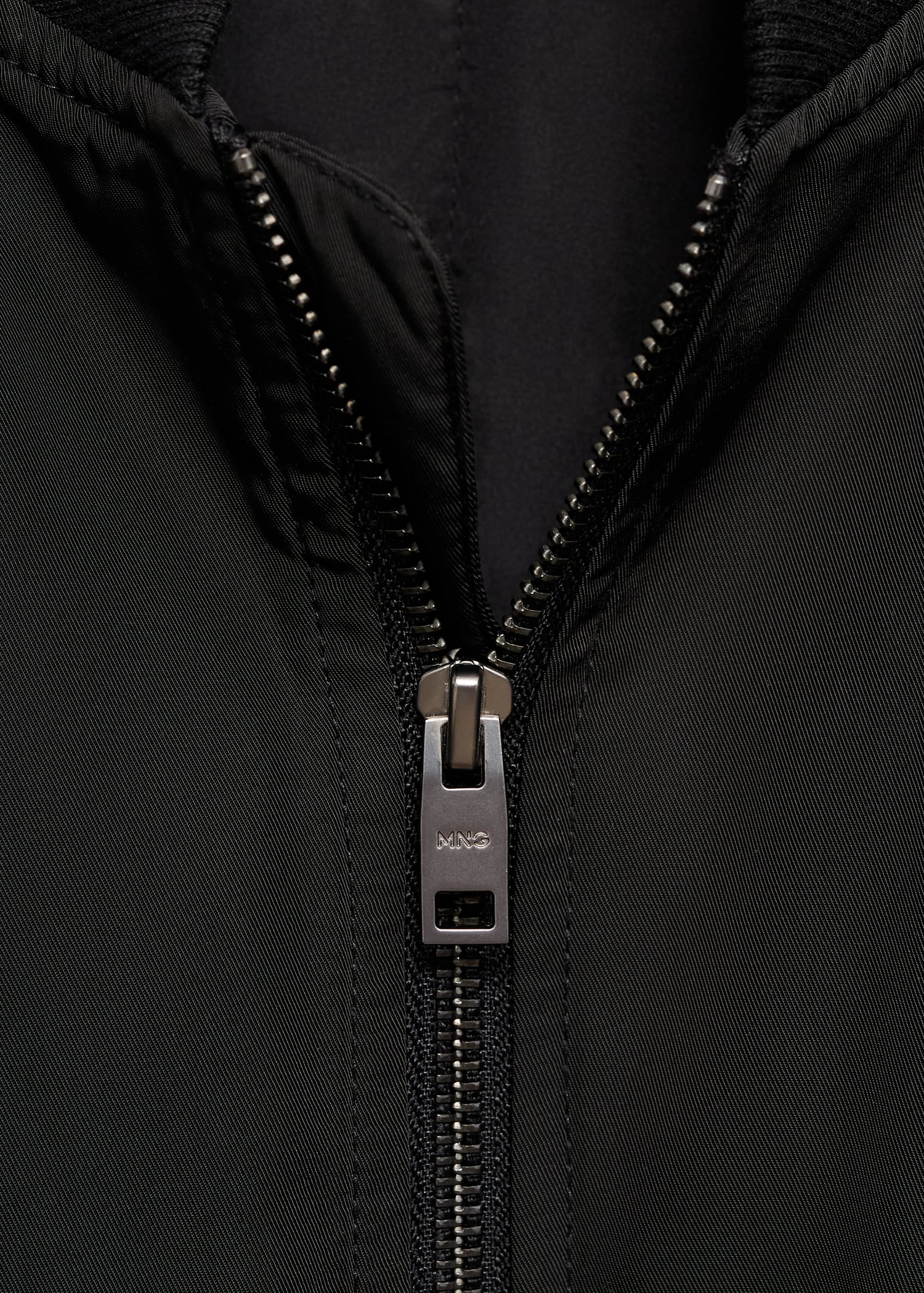 Chaqueta bomber repelente al agua - Details of the article 8