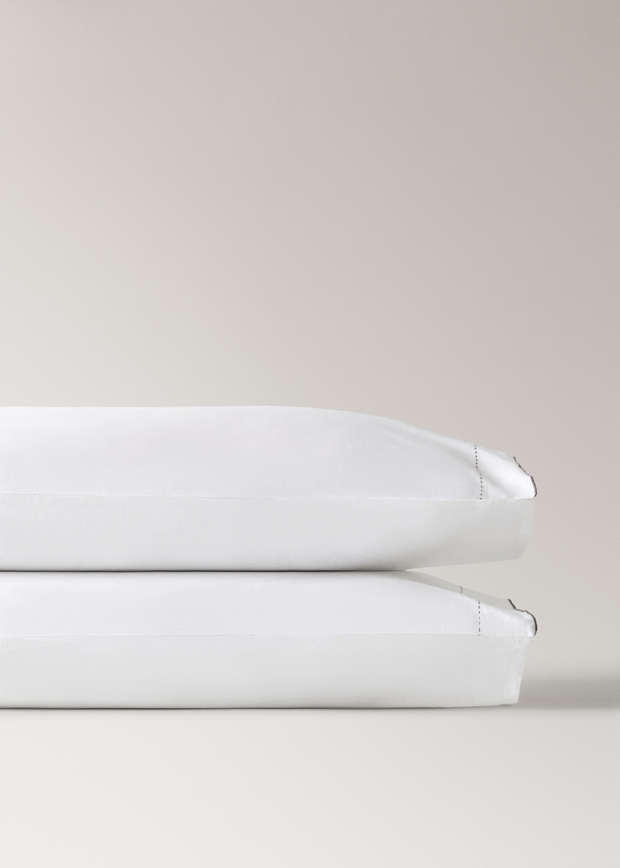 Two 200-thread count percale cotton pillowcases 50x75cm - Details of the article 1, White. Ref: 17061523-00.