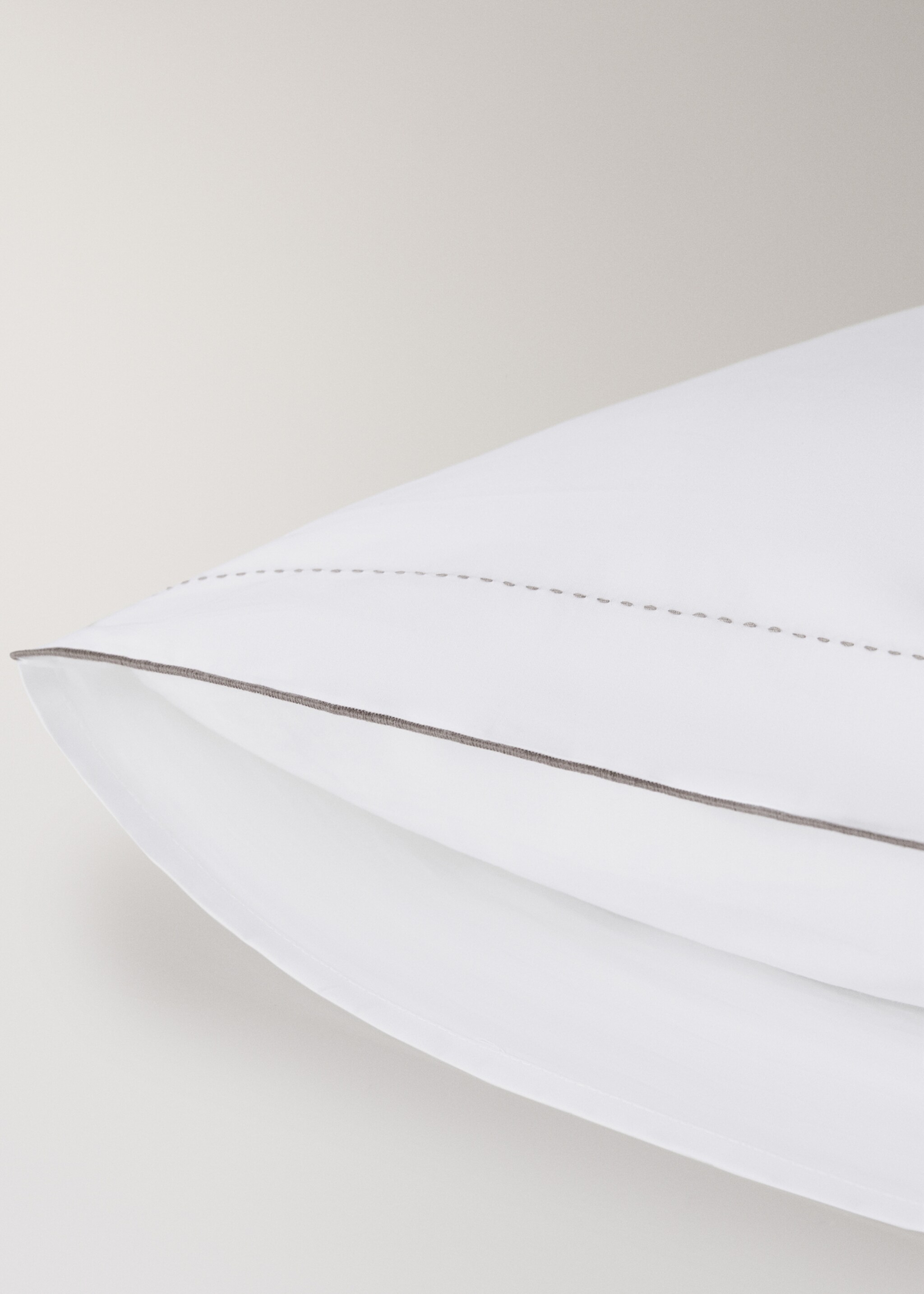 Two 200-thread count percale cotton pillowcases 50x75cm - Details of the article 3, White. Ref: 17061523-00.