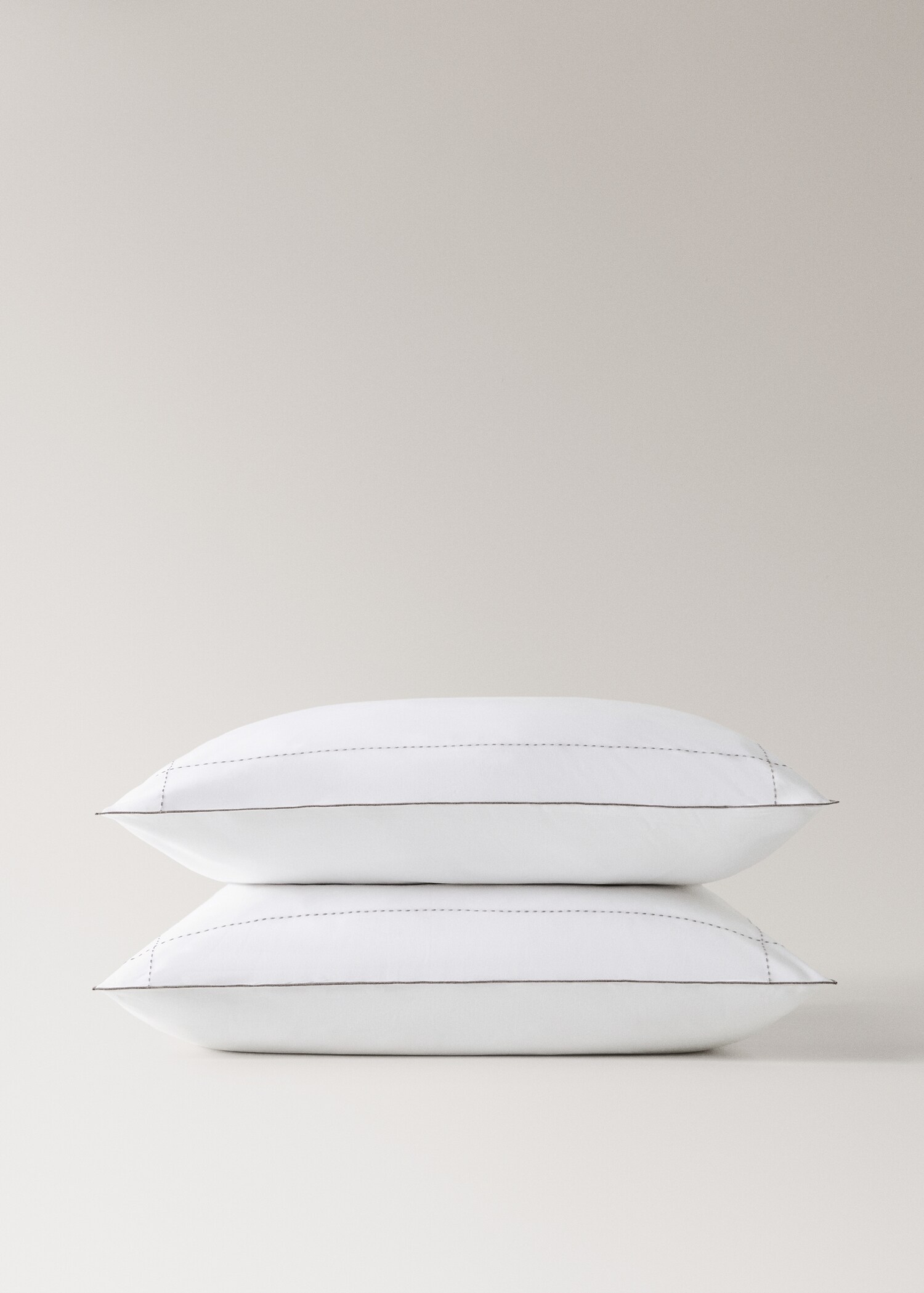 Two 200-thread count percale cotton pillowcases 60x60 cm - Details of the article 1