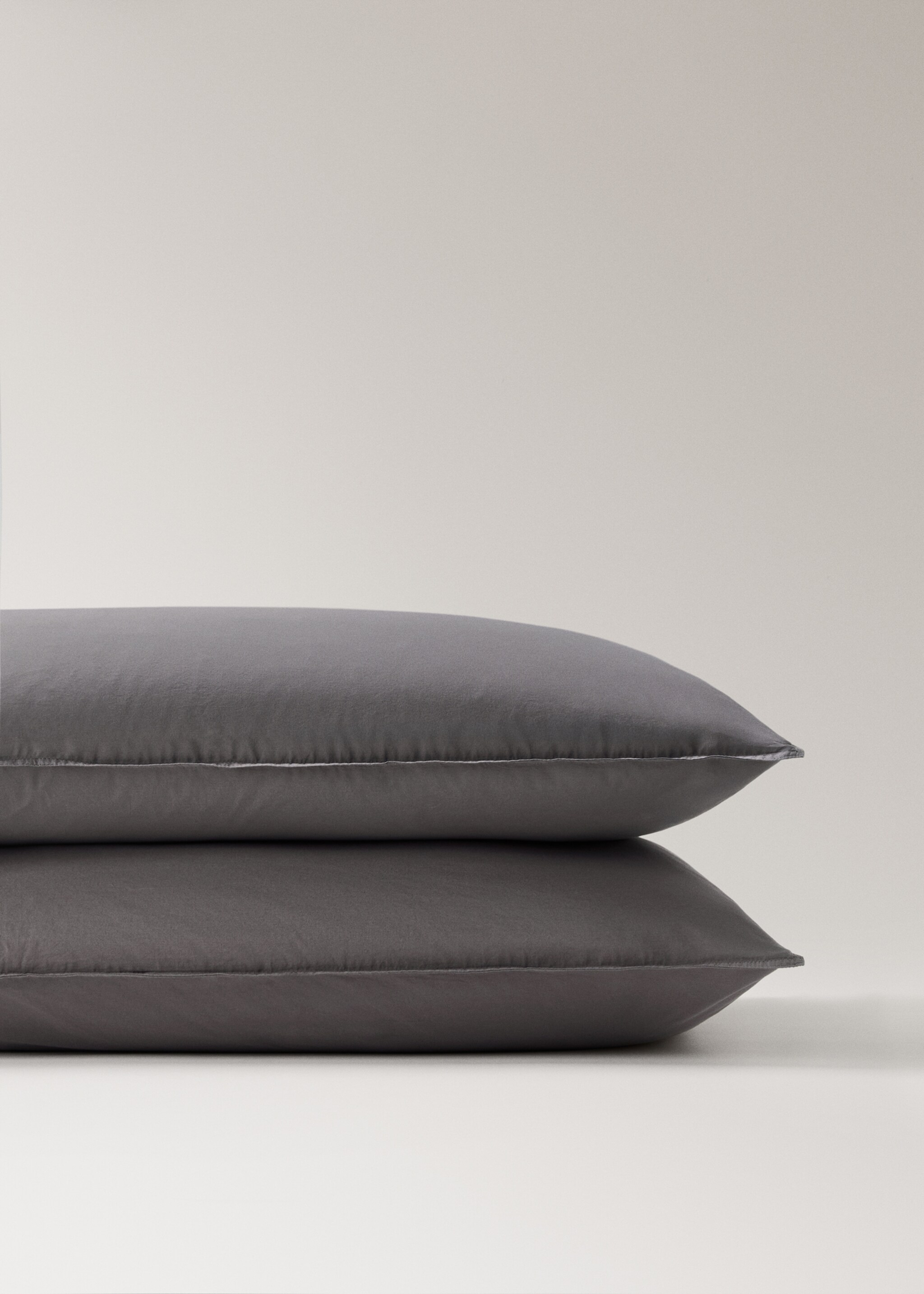 Two cotton poplin double-stitched pillowcases 50x75 cm - Details of the article 1, Grey. Ref: 17061532-00.
