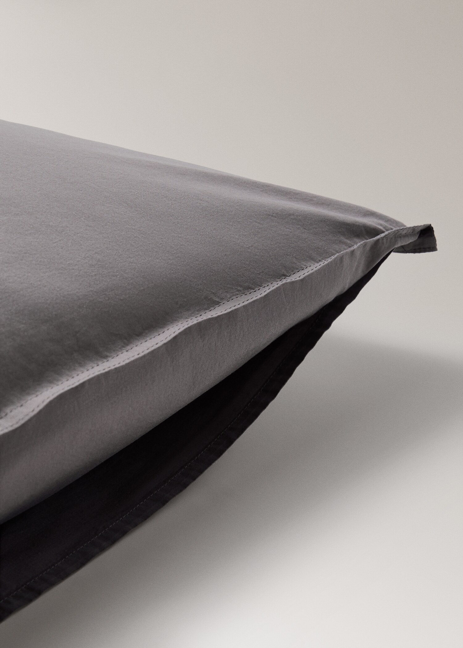 Two cotton poplin double-stitched pillowcases 50x75 cm - Details of the article 2